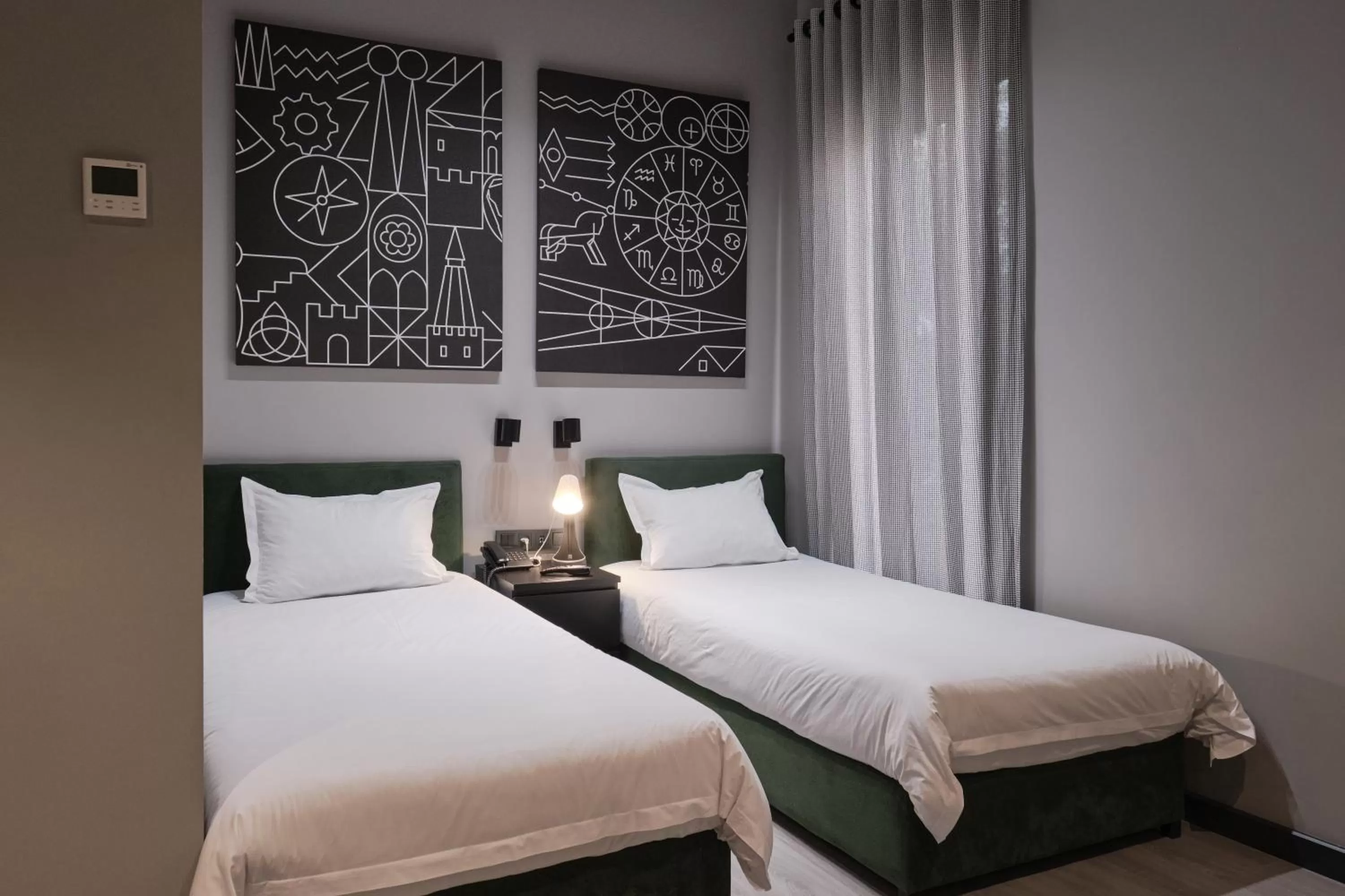 Standard Twin Room in Sapiens Hotel