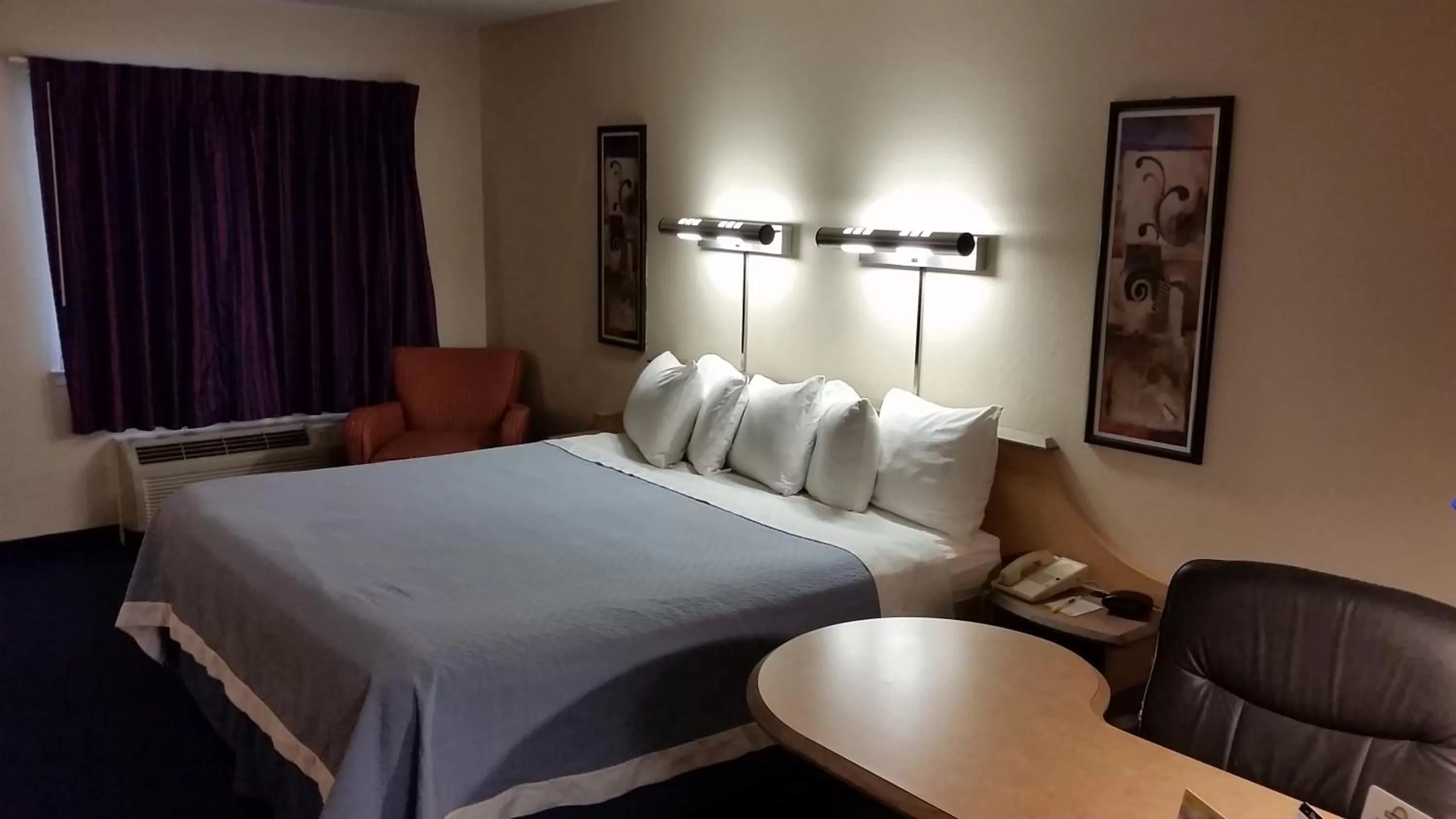 Photo of the whole room, Bed in Days Inn by Wyndham Buena Park Anaheim