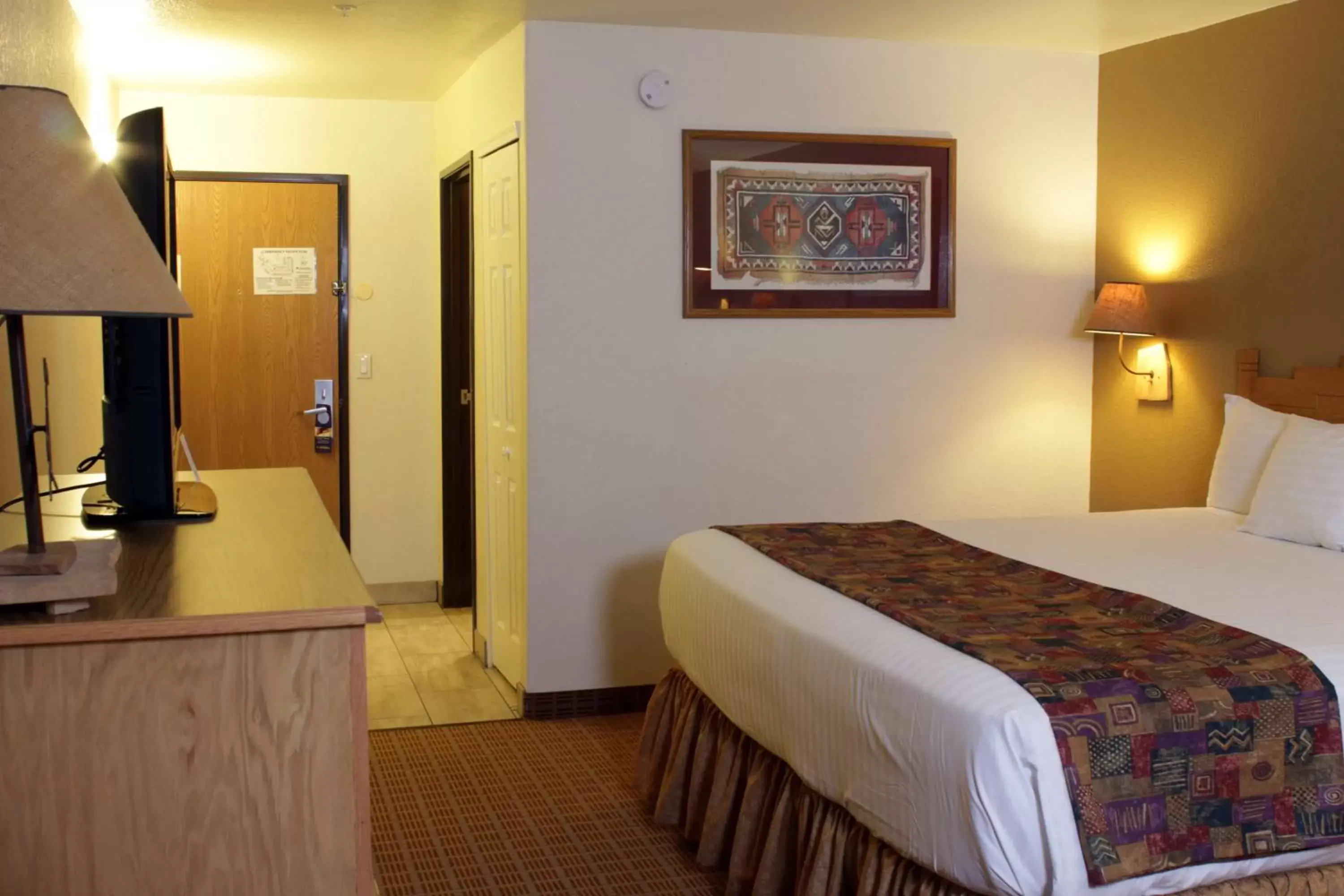 Photo of the whole room, Bed in Best Western Gold Canyon Inn & Suites