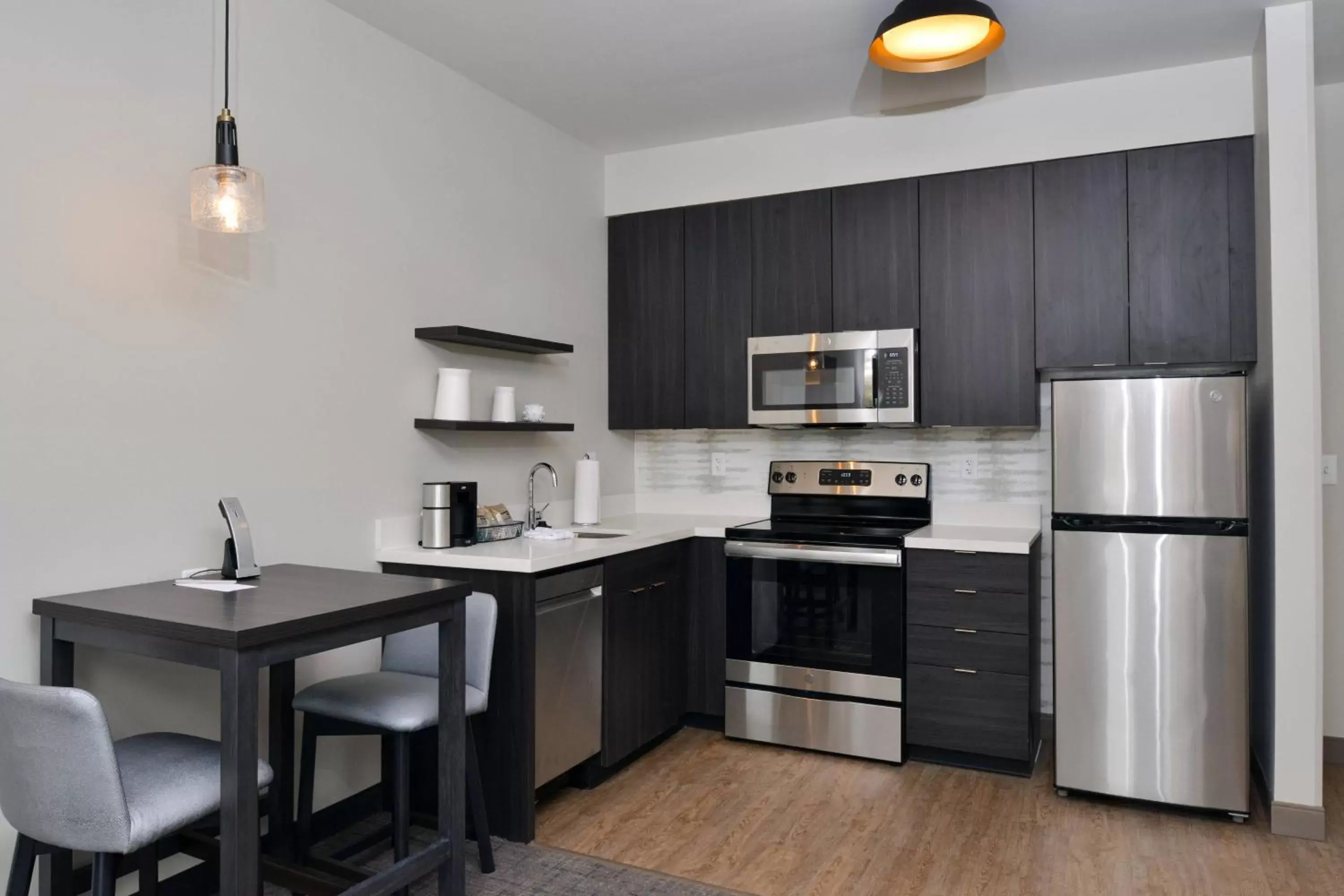 Bedroom, Kitchen/Kitchenette in Residence Inn by Marriott St Louis Chesterfield