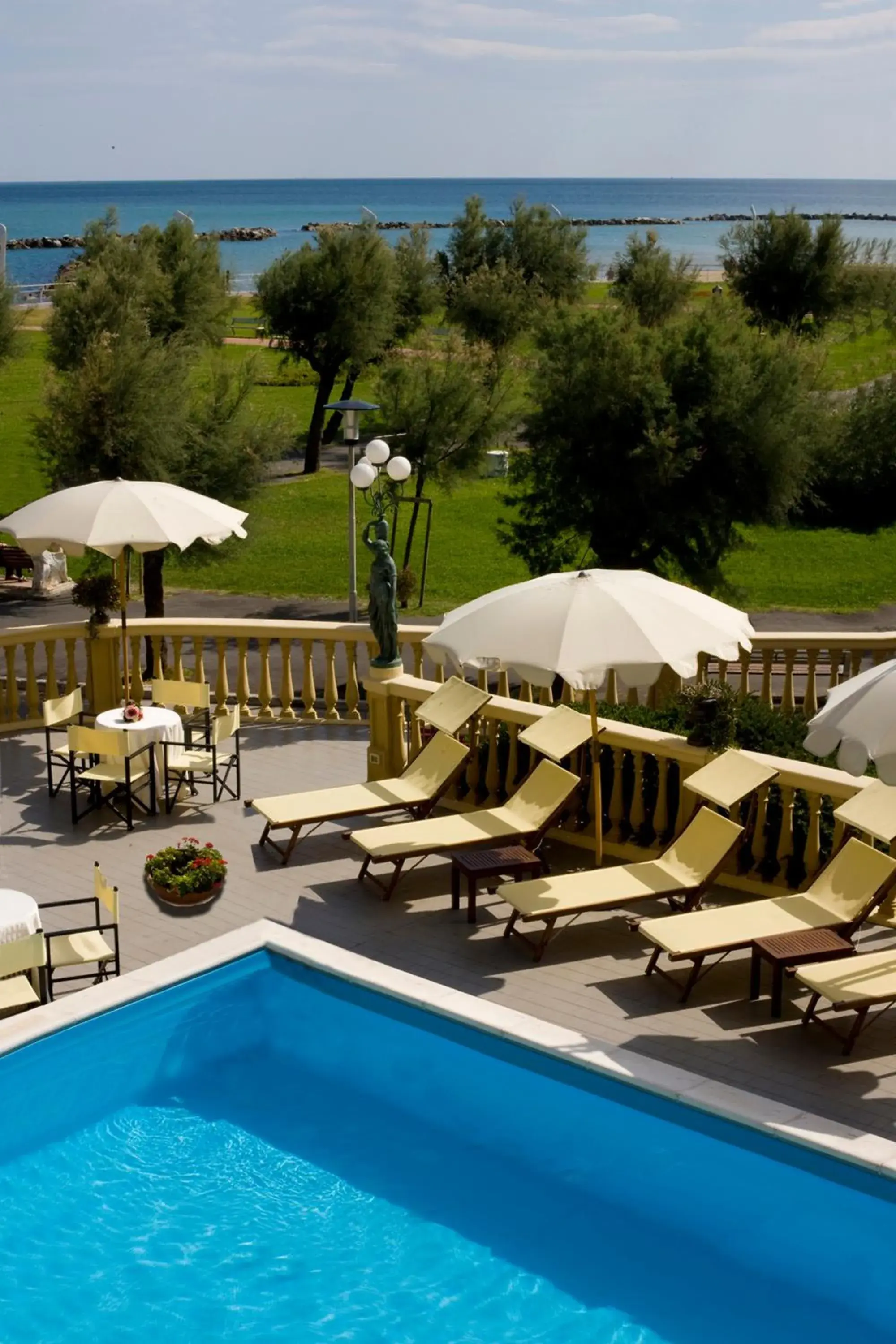 Swimming pool, Pool View in Hotel Vittoria