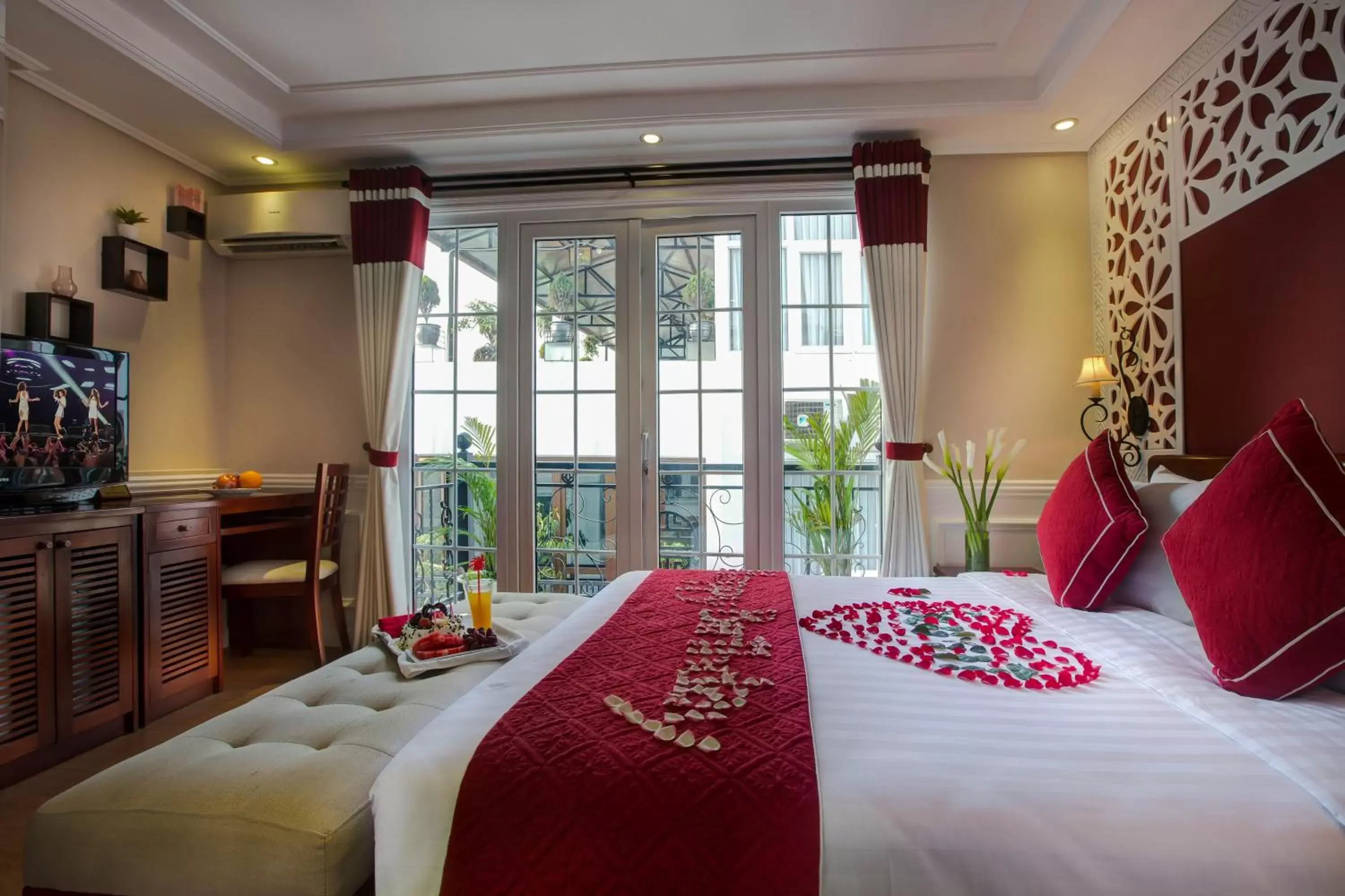 Bedroom, Bed in La Beaute De Hanoi Hotel Bedroom, Bed in La Beaute De Hanoi Hotel