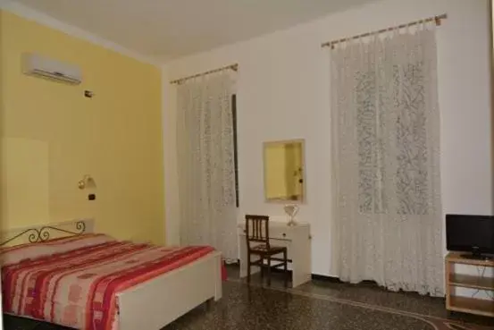 Photo of the whole room, Bed in Family Hotel Balbi