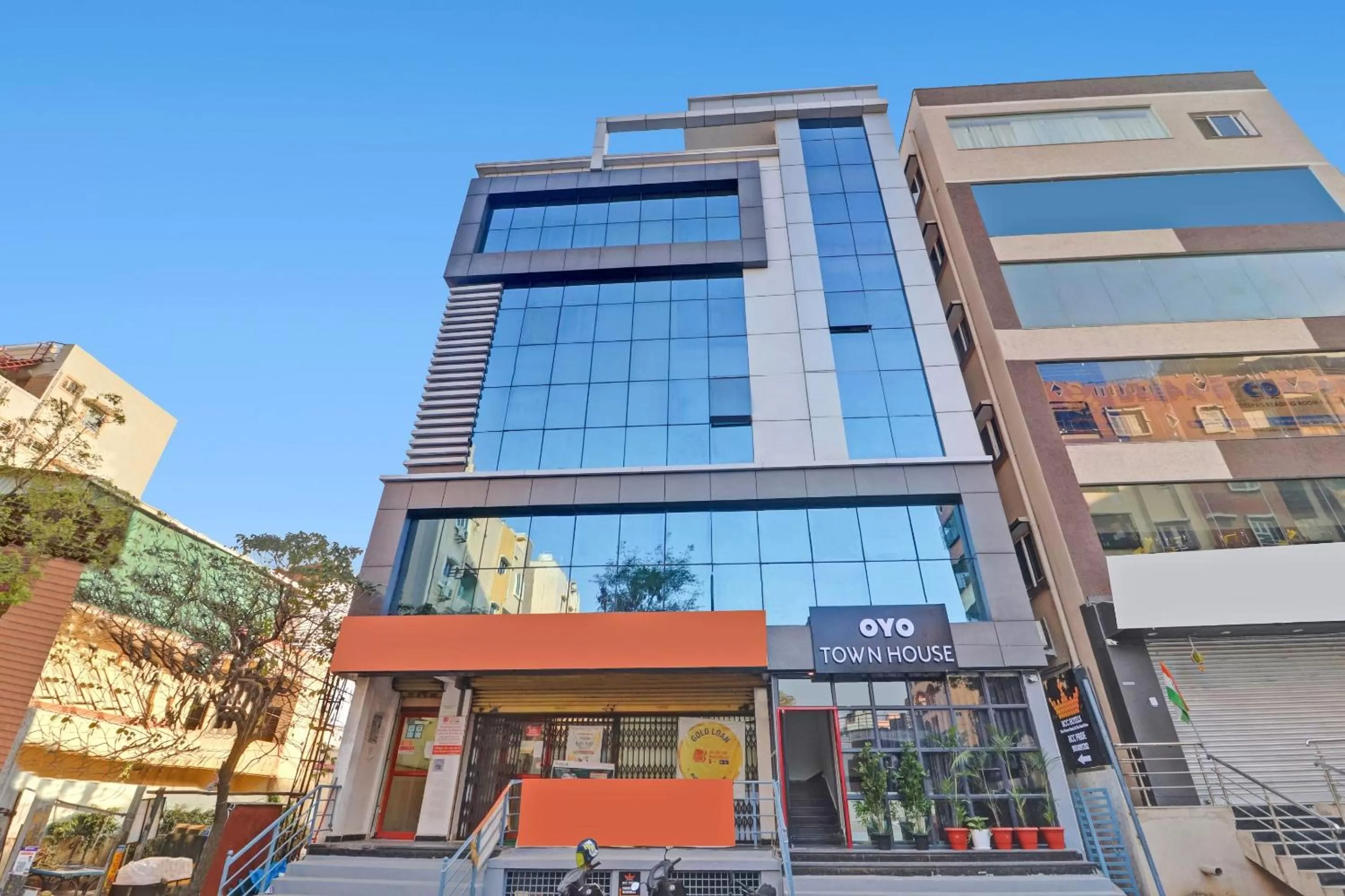 Facade/entrance in Super Townhouse Rcc Pride