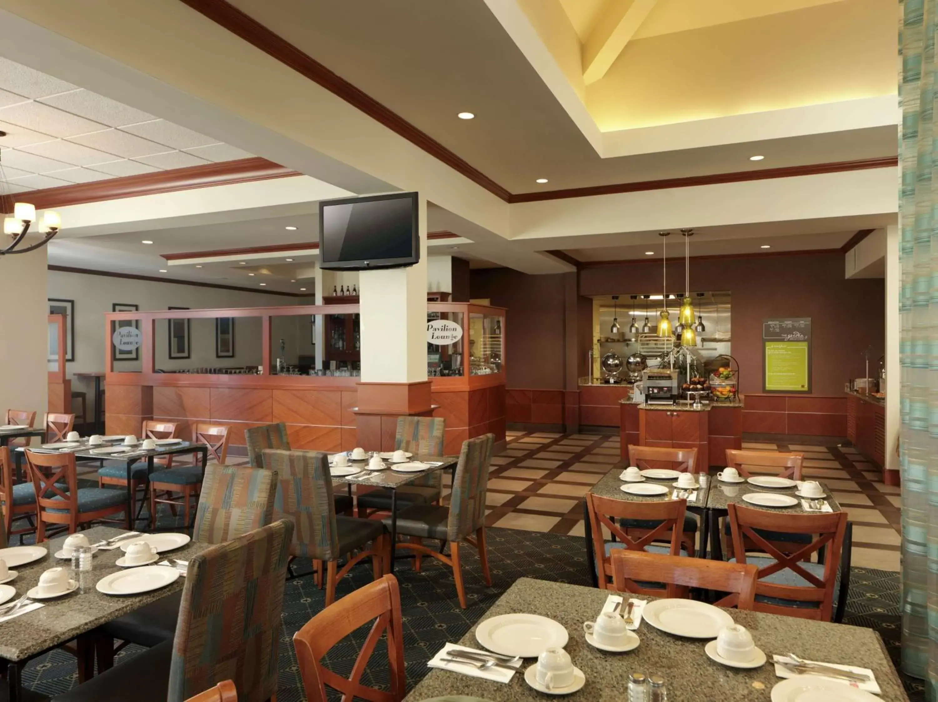 Lounge or bar, Restaurant/Places to Eat in Hilton Garden Inn Milford