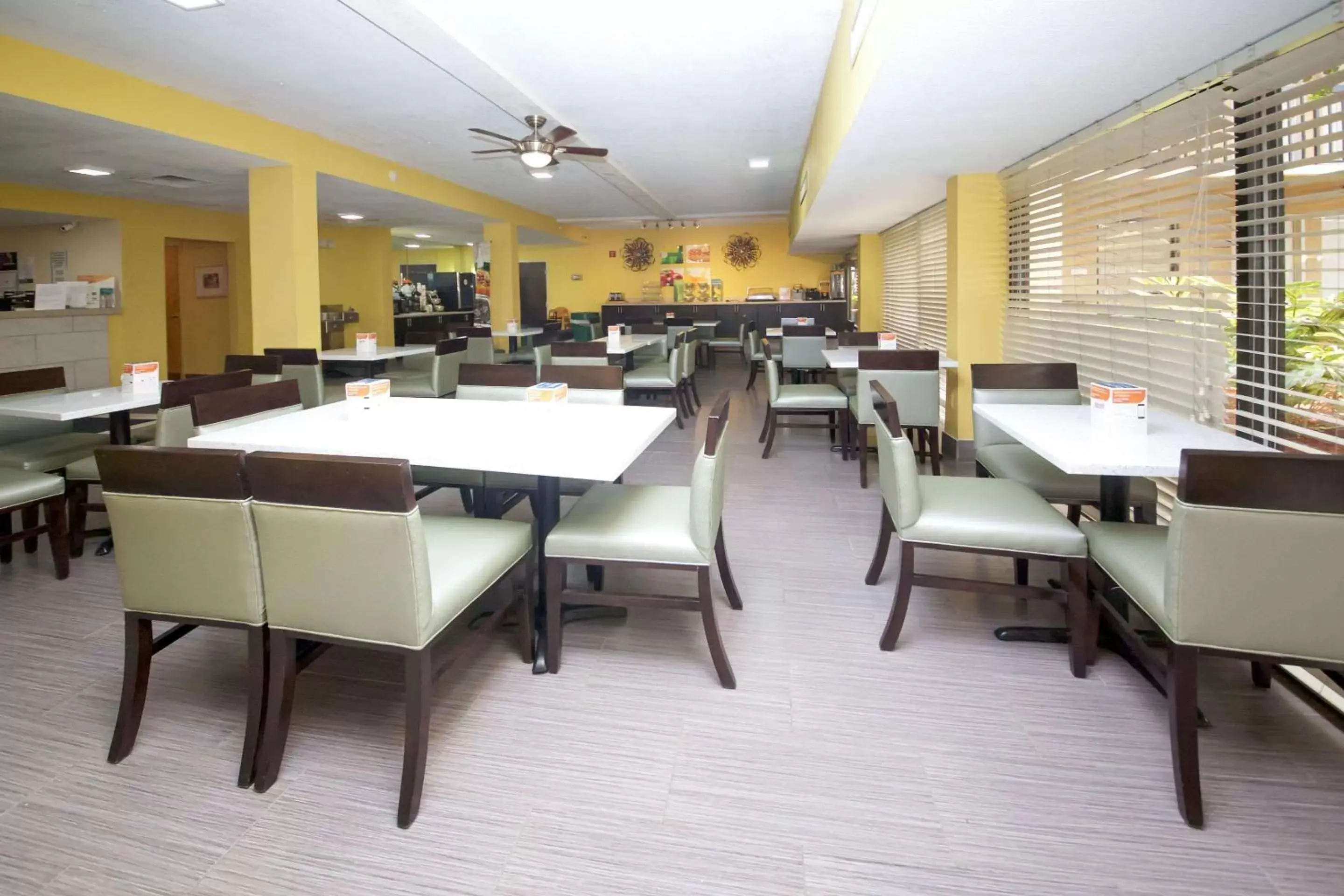 Restaurant/Places to Eat in Quality Inn Orange Park Jacksonville