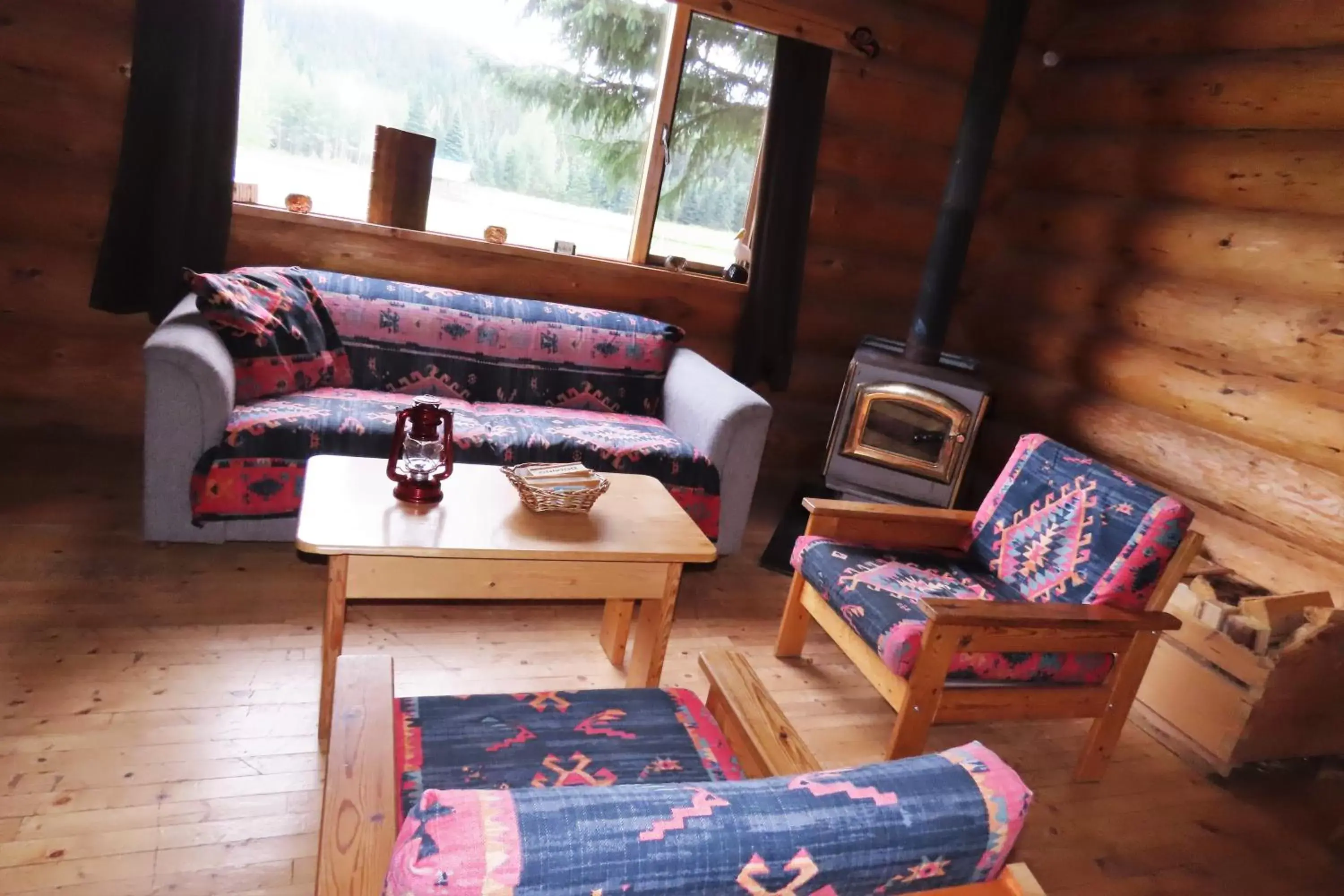 Living room, Seating Area in Rocky Ridge Resort-BC