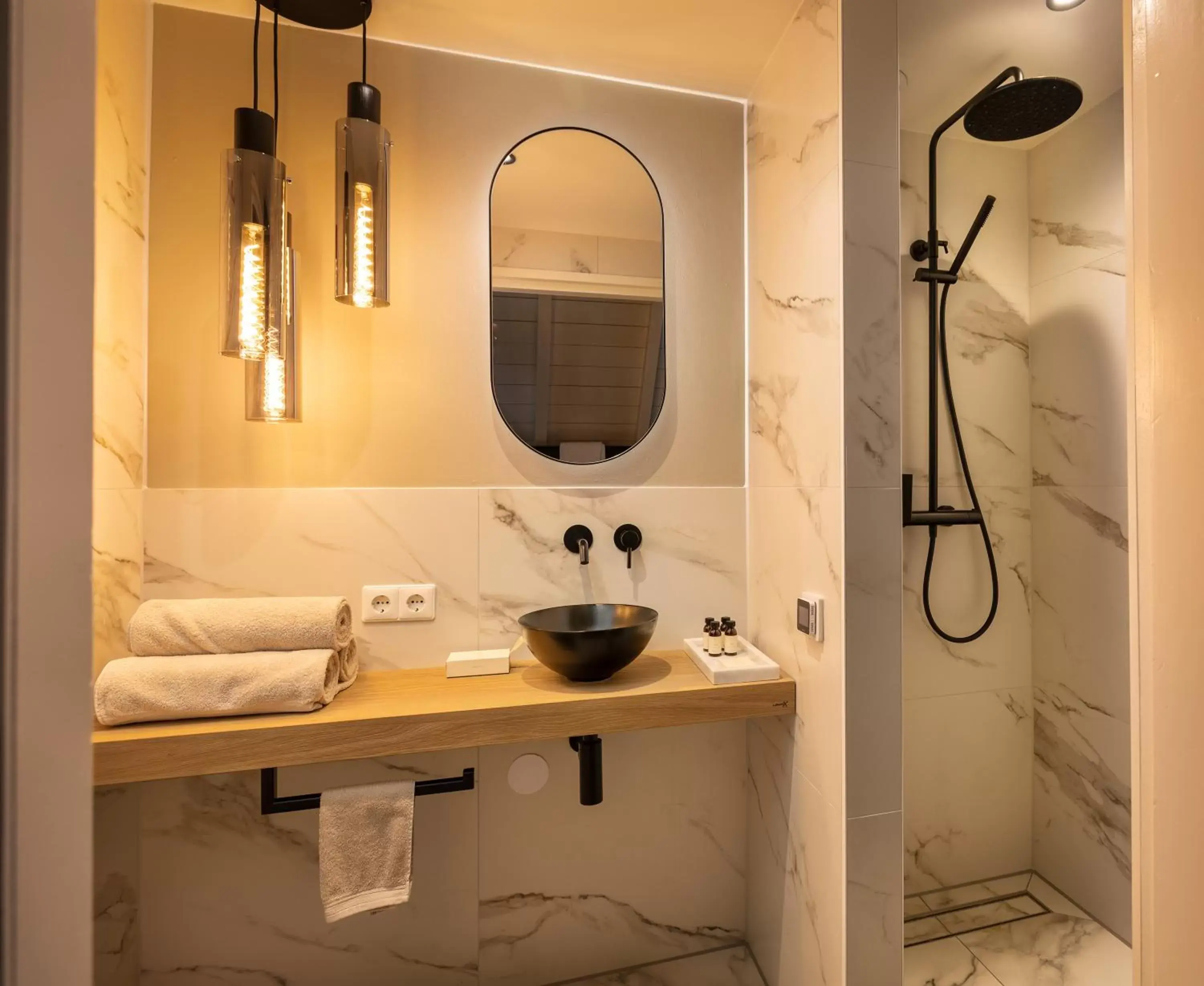 Shower, Bathroom in The Lemon Suites
