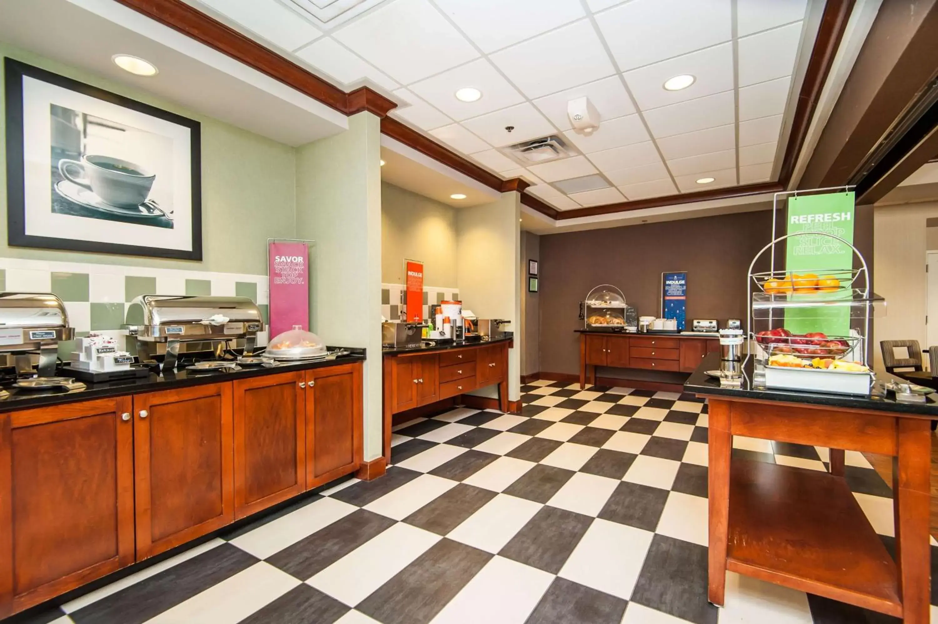 Dining area, Restaurant/Places to Eat in Hampton Inn South Kingstown - Newport Area