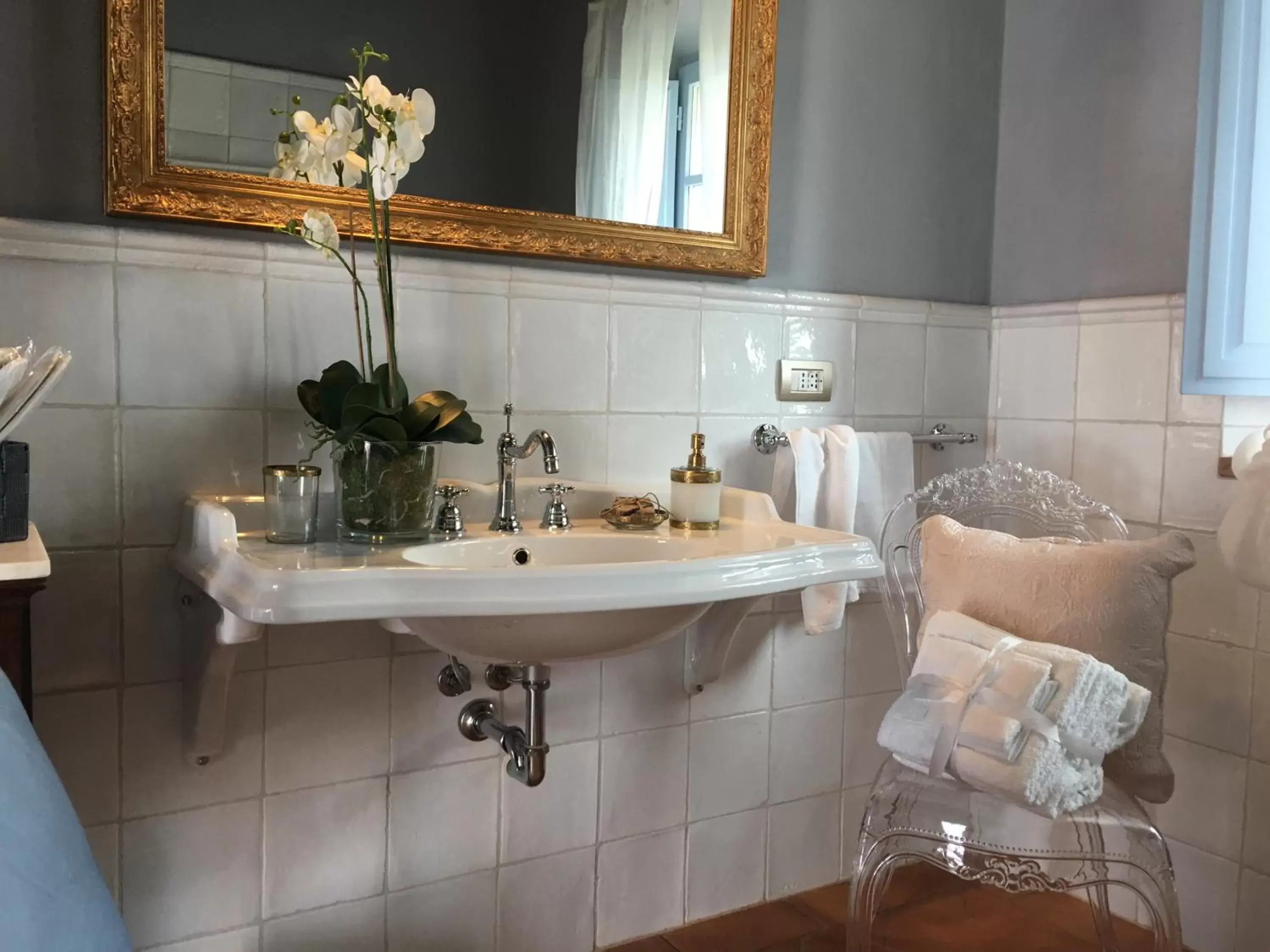 Bathroom in Cordella In Valdorcia Truffle and Olive Oil Resort