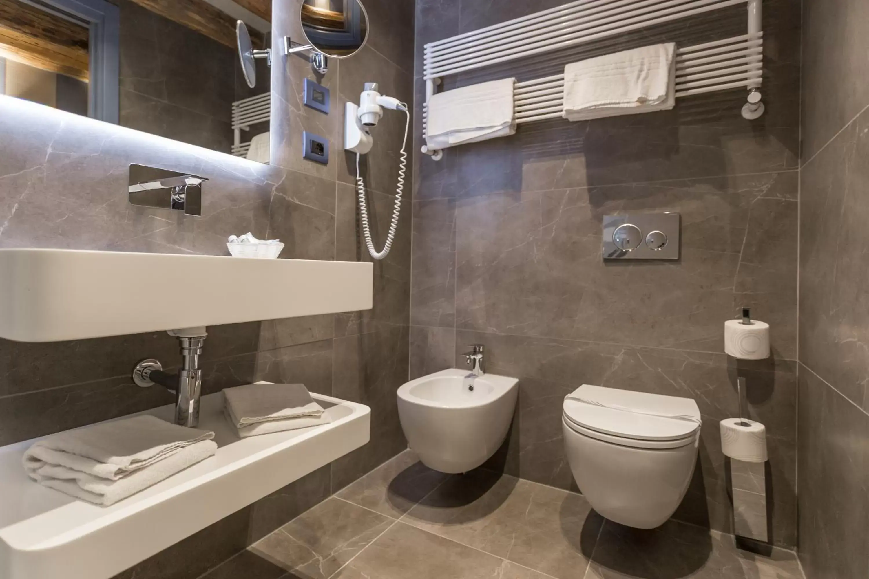 Decorative detail, Bathroom in Hotel Tiziano