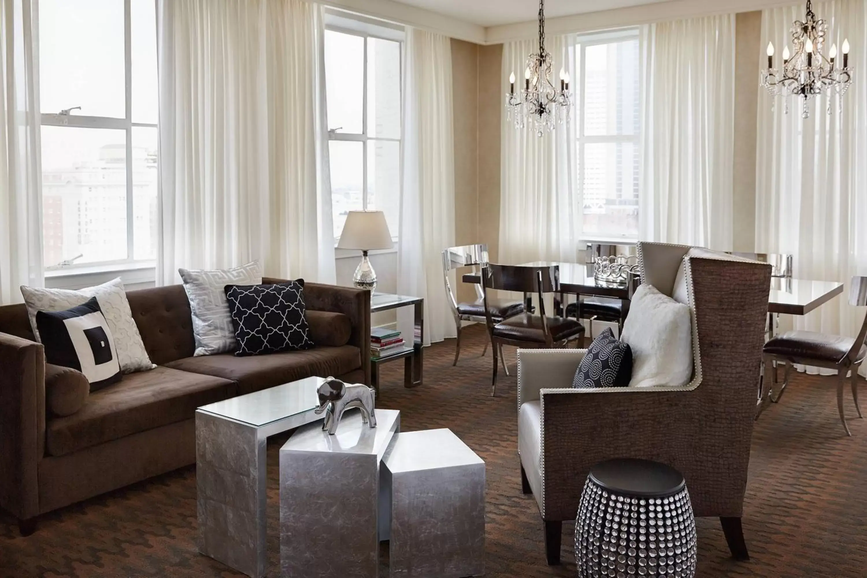 Living room, Seating Area in Renaissance New Orleans Pere Marquette French Quarter Area Hotel