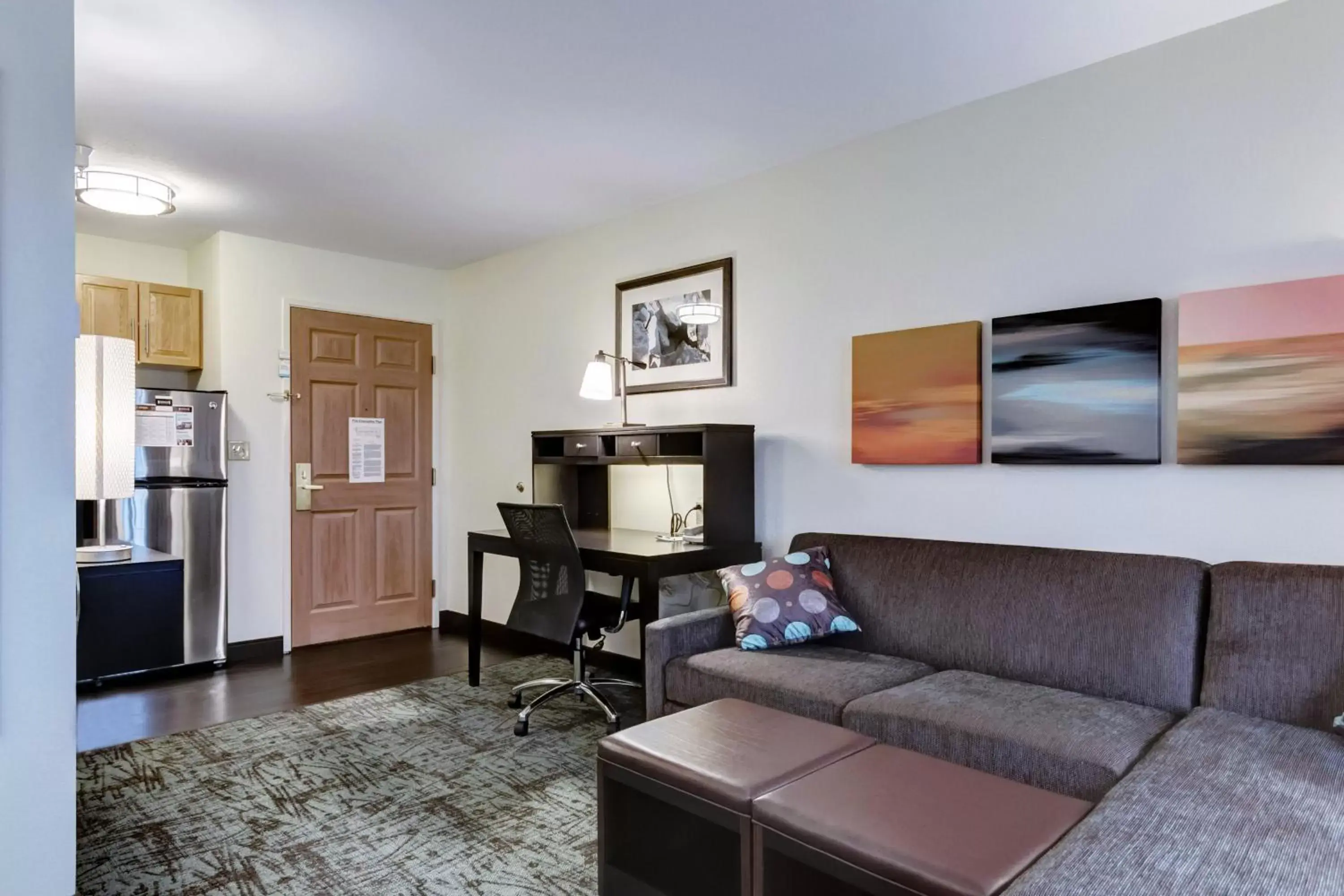 Photo of the whole room, Seating Area in Staybridge Suites O'Fallon Chesterfield, an IHG Hotel