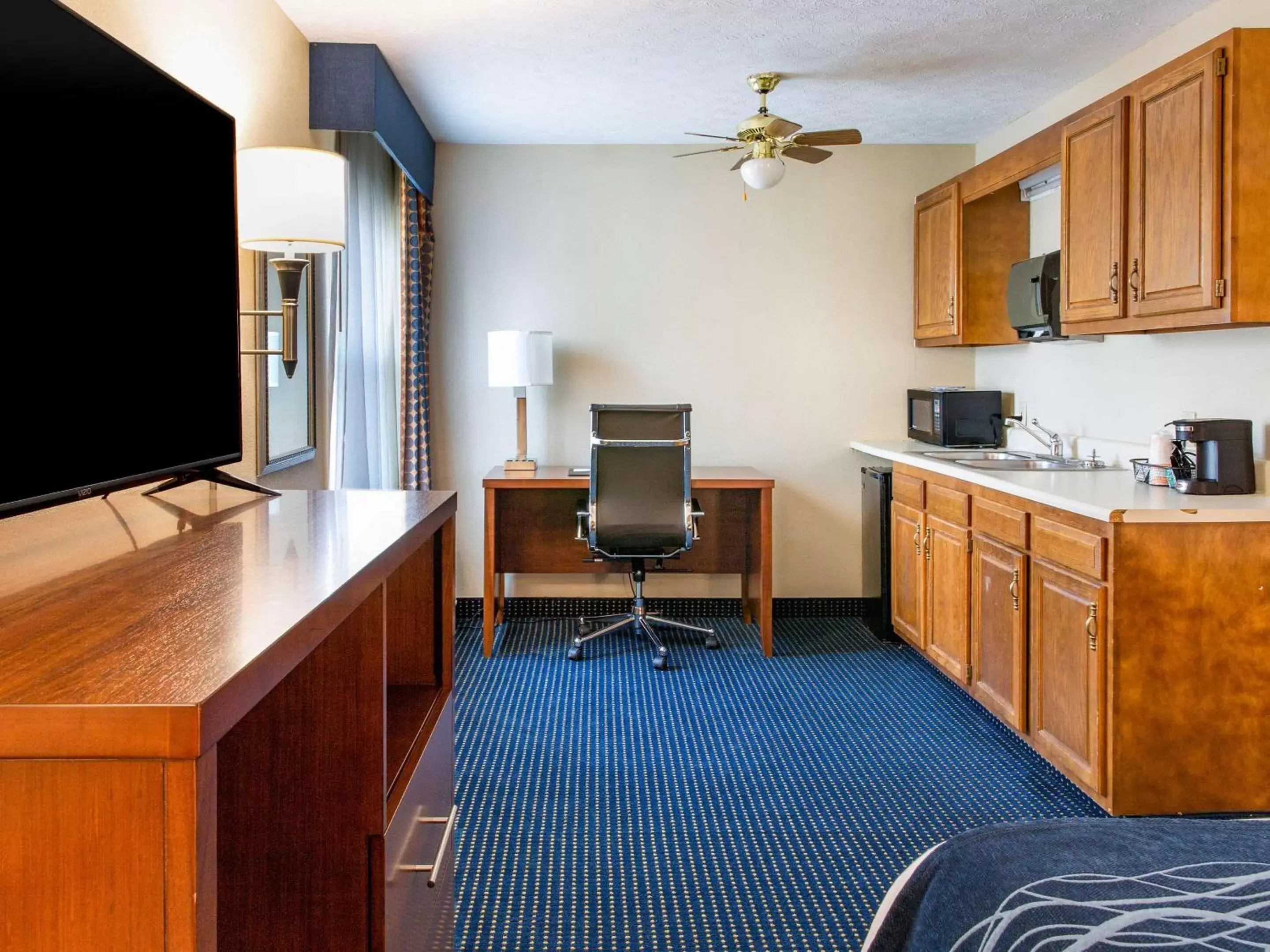 Kitchen/Kitchenette in Comfort Inn Piketon