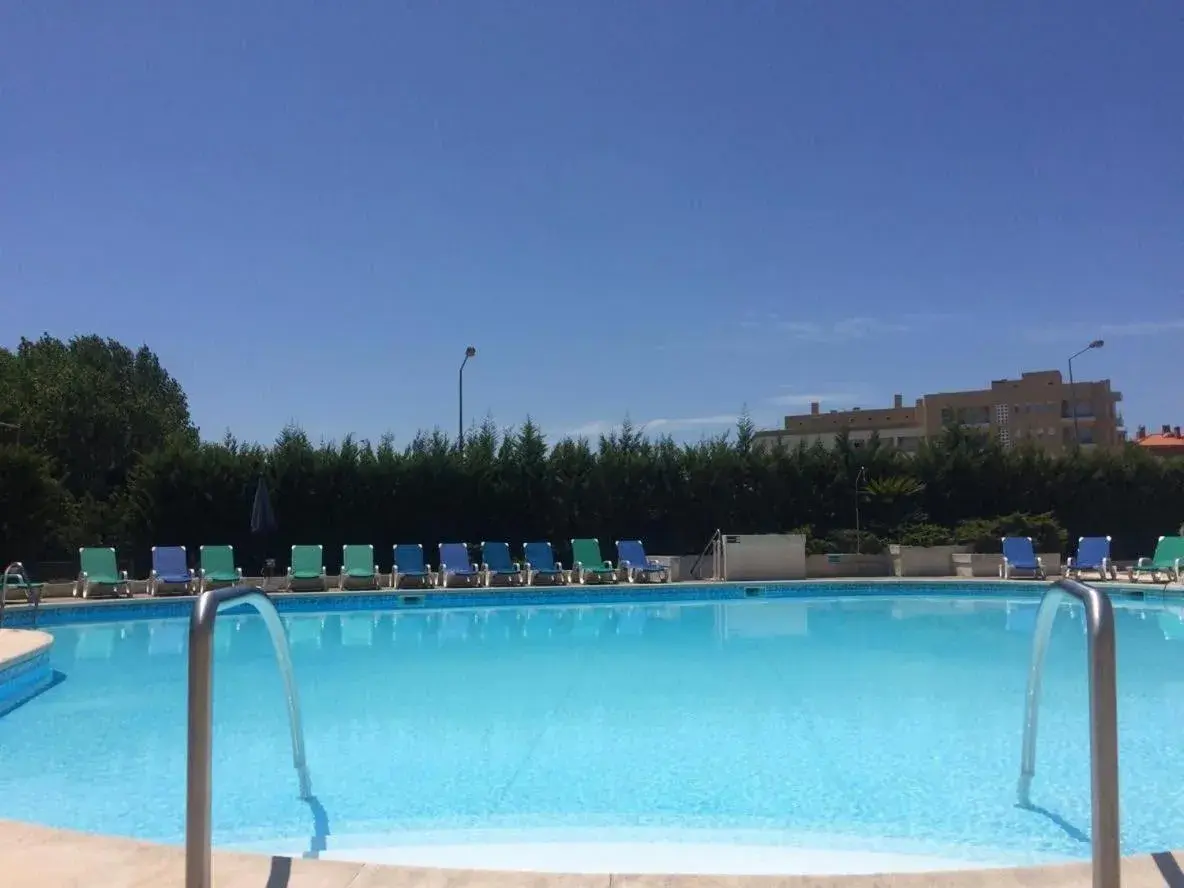 Swimming Pool in Hotel Meia Lua