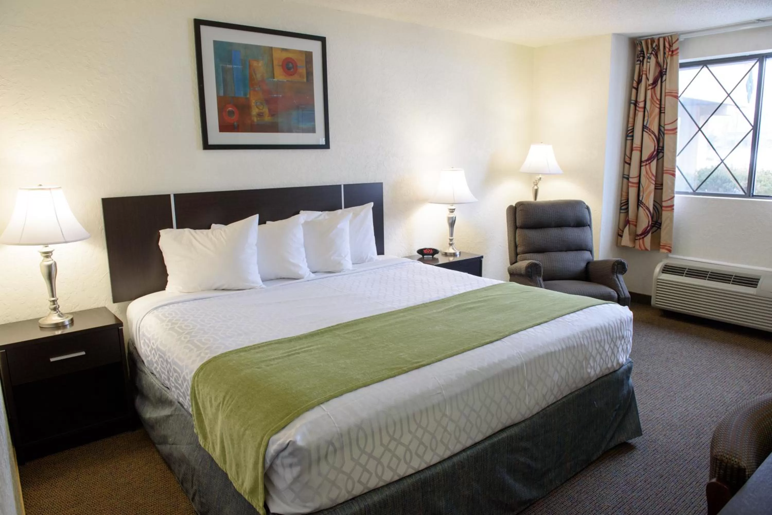 Bedroom, Bed in Americas Best Value Inn New Paltz