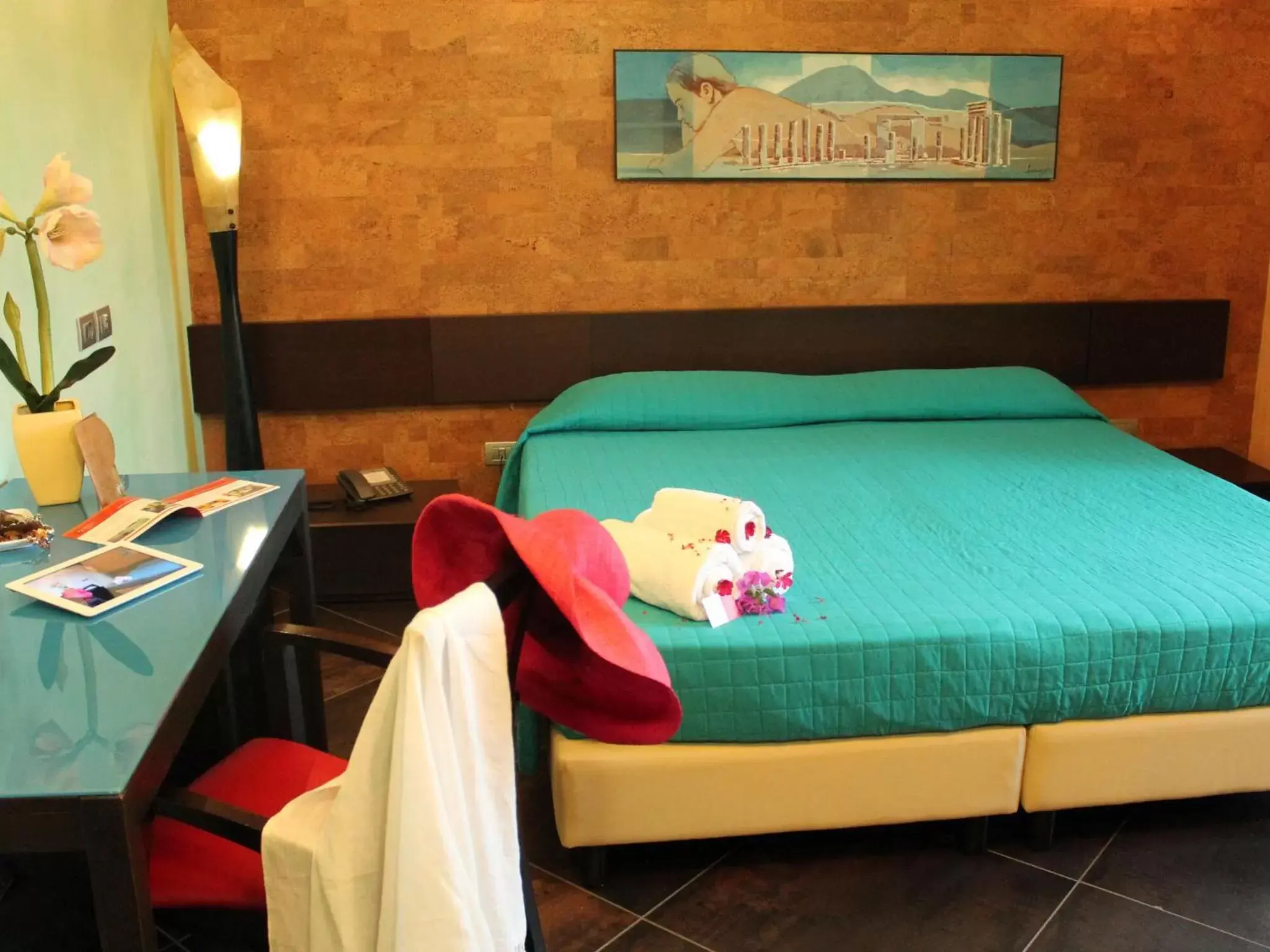 Photo of the whole room, Bed in Abalon Pompei Resort