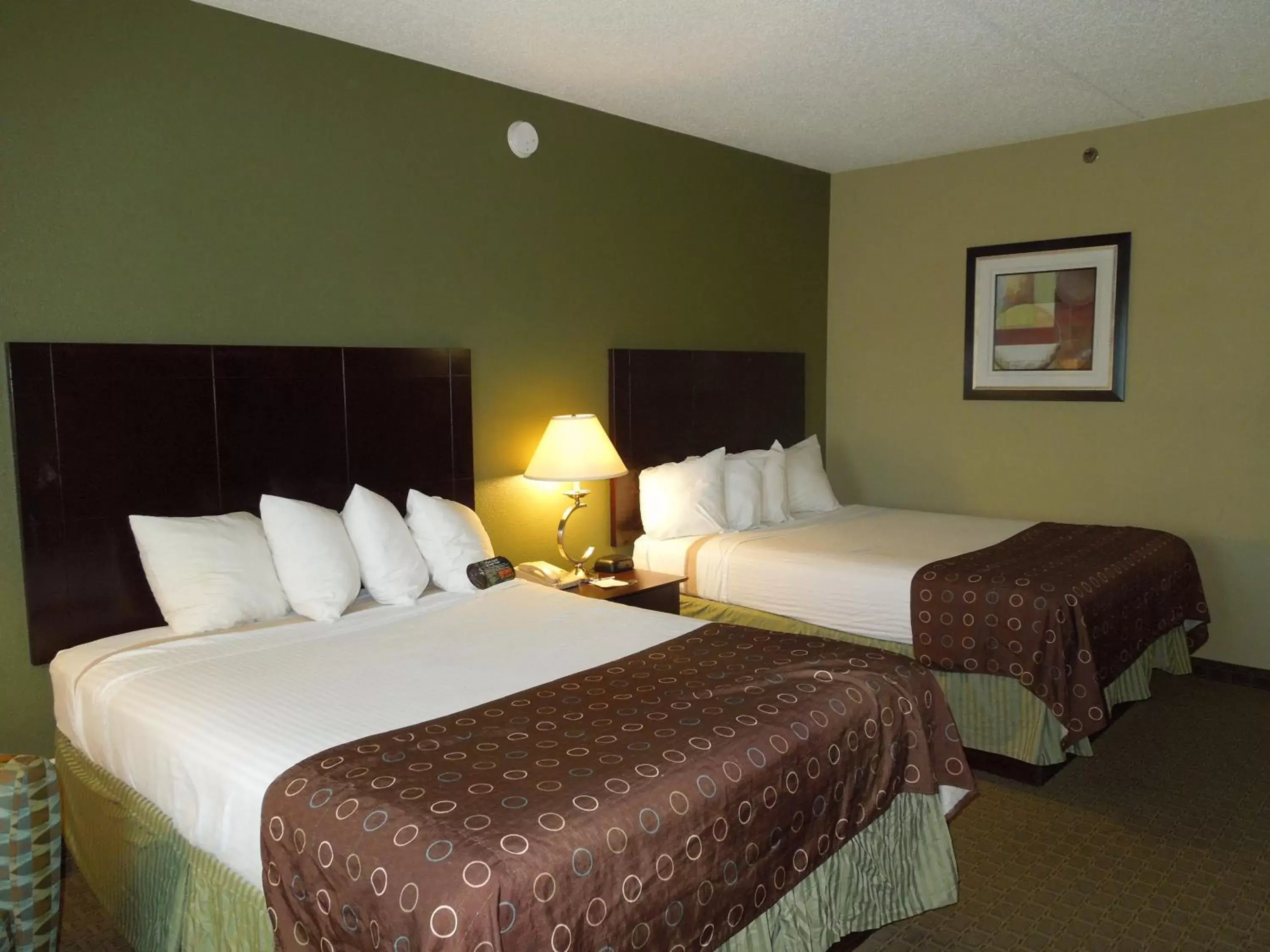 Queen Suite with Roll-in Shower - Mobility Accessible/Non-Smoking in Best Western Airport Inn & Suites Cleveland