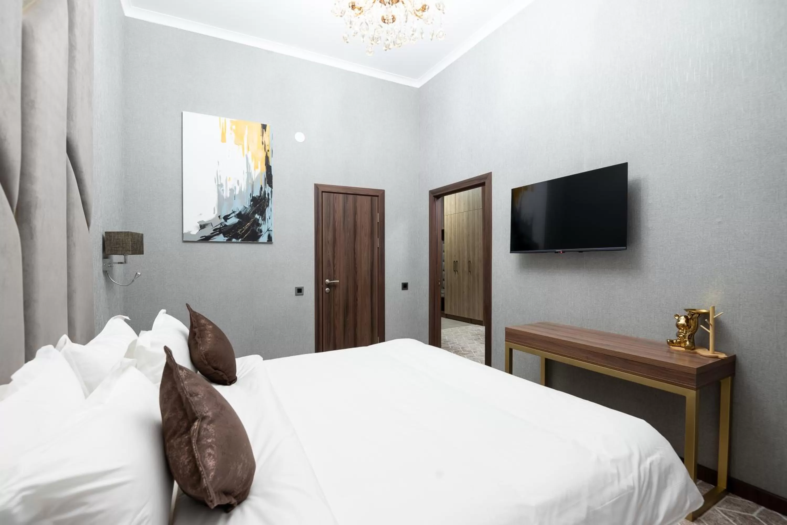 Photo of the whole room, Bed in Tauke Khan Plaza