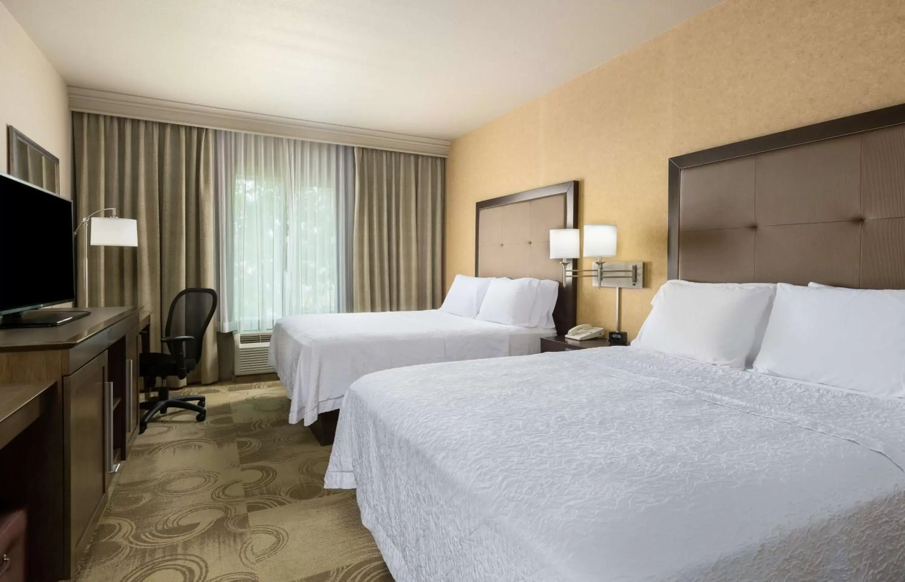 Bedroom, Bed in Hampton Inn & Suites Yuba City
