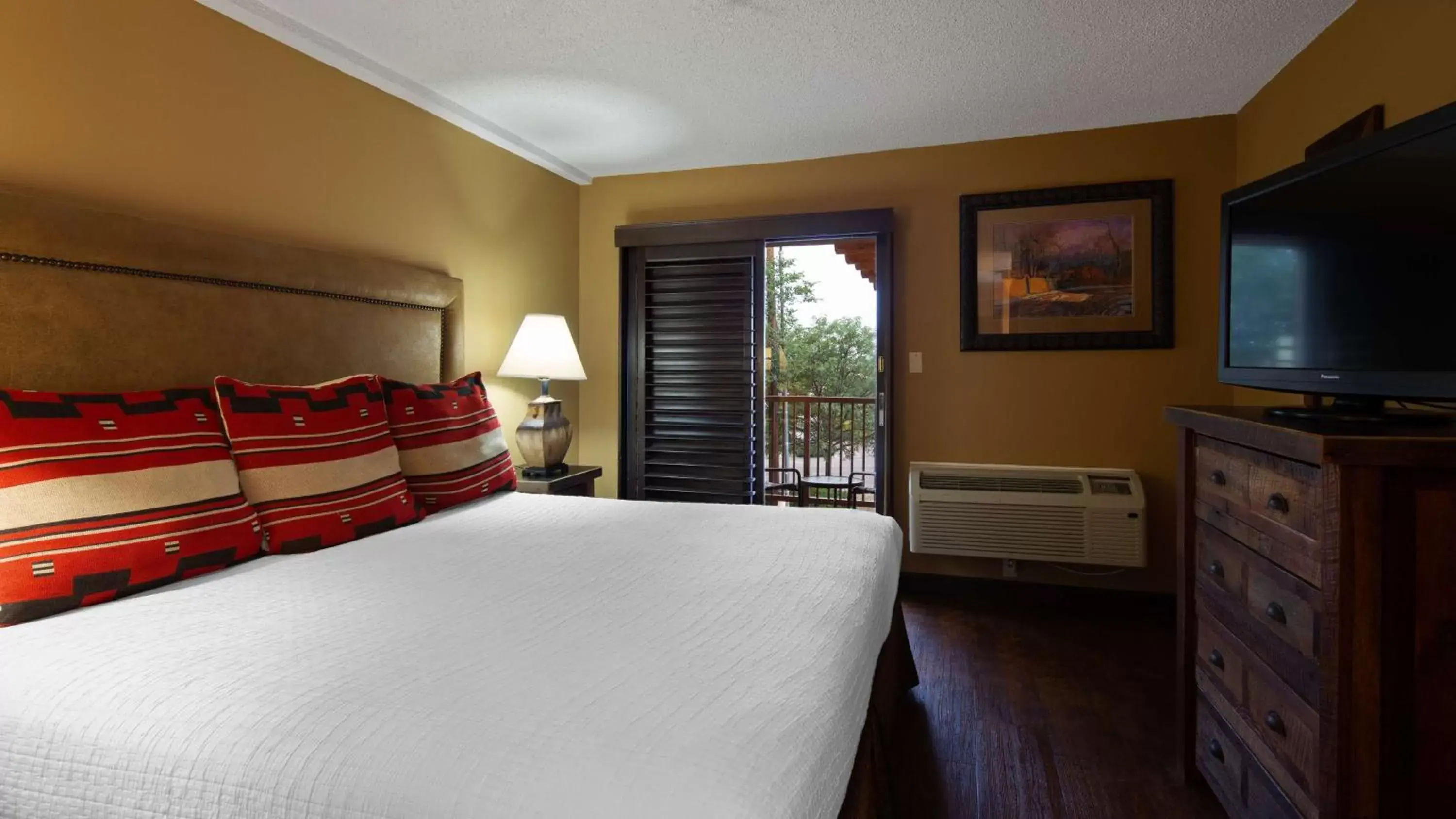 Photo of the whole room, Bed in Best Western Plus Inn of Santa Fe