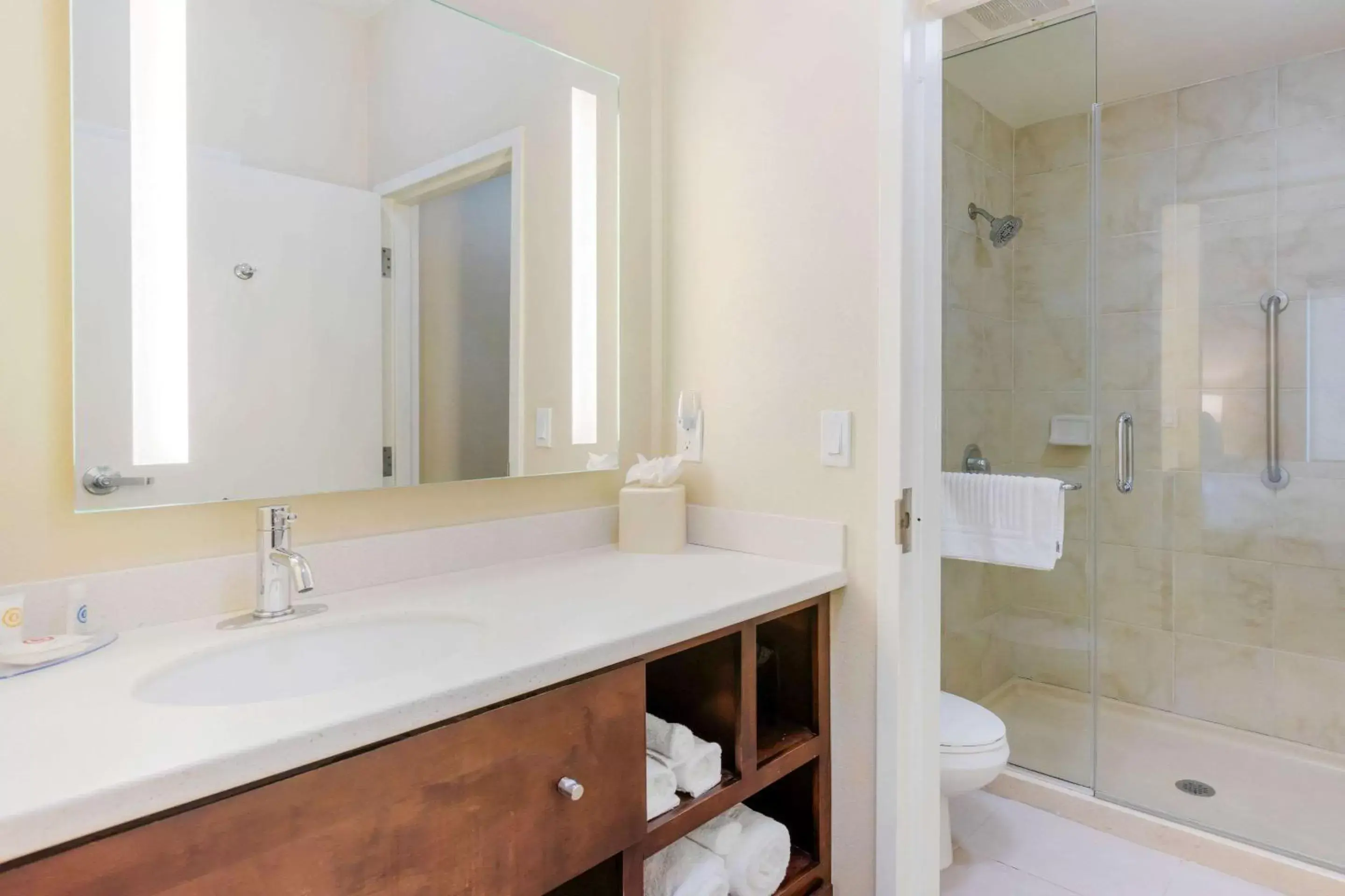 Photo of the whole room, Bathroom in Comfort Inn & Suites Near Ontario Airport
