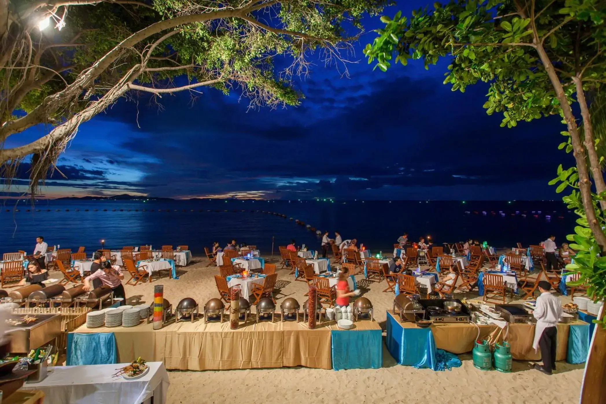 Restaurant/places to eat in Centara Grand Mirage Beach Resort Pattaya - SHA Extra Plus