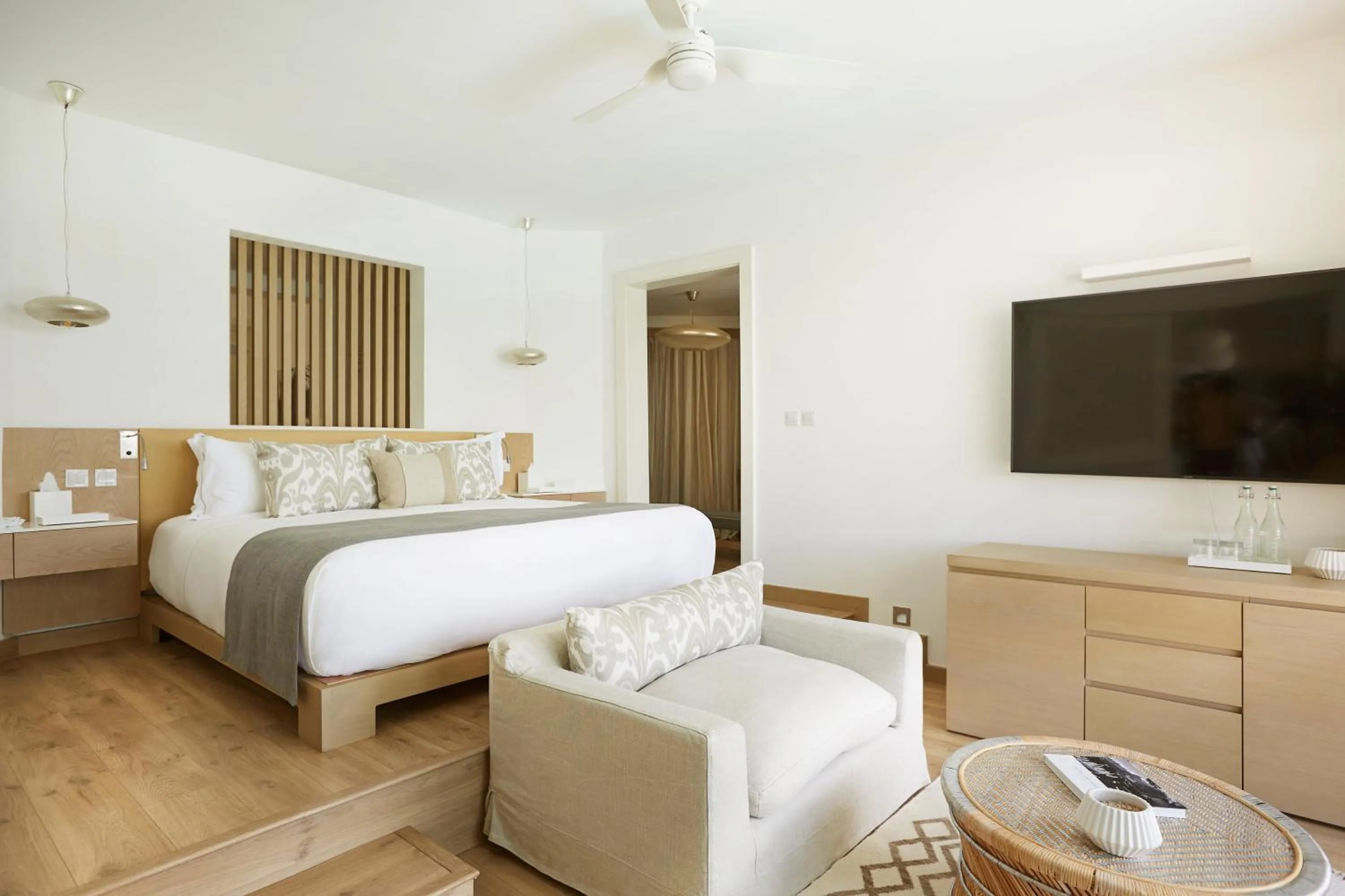 TV and multimedia, Bed in LUX* Grand Gaube Resort & Villas