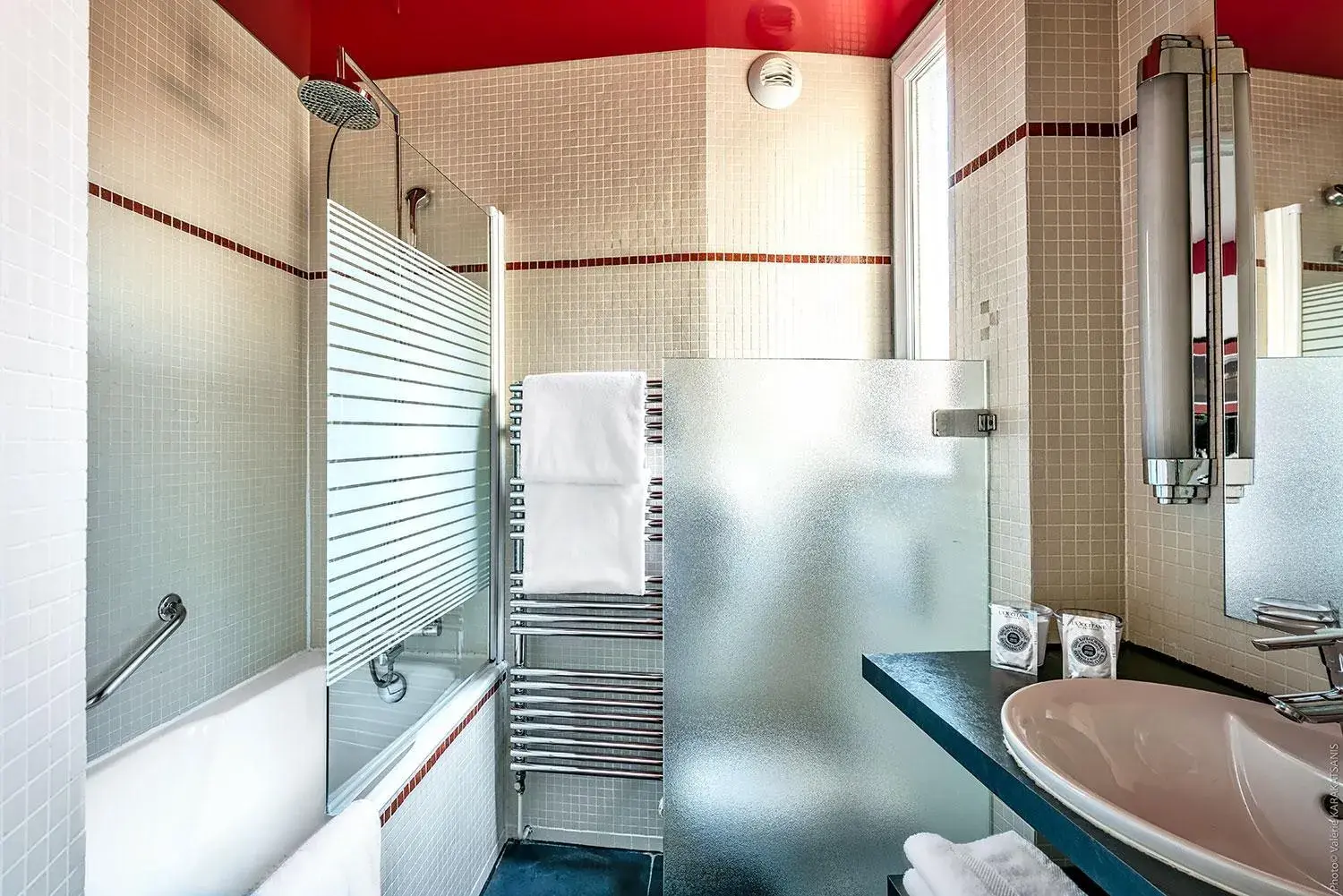 Bathroom in Etoile Park Hotel