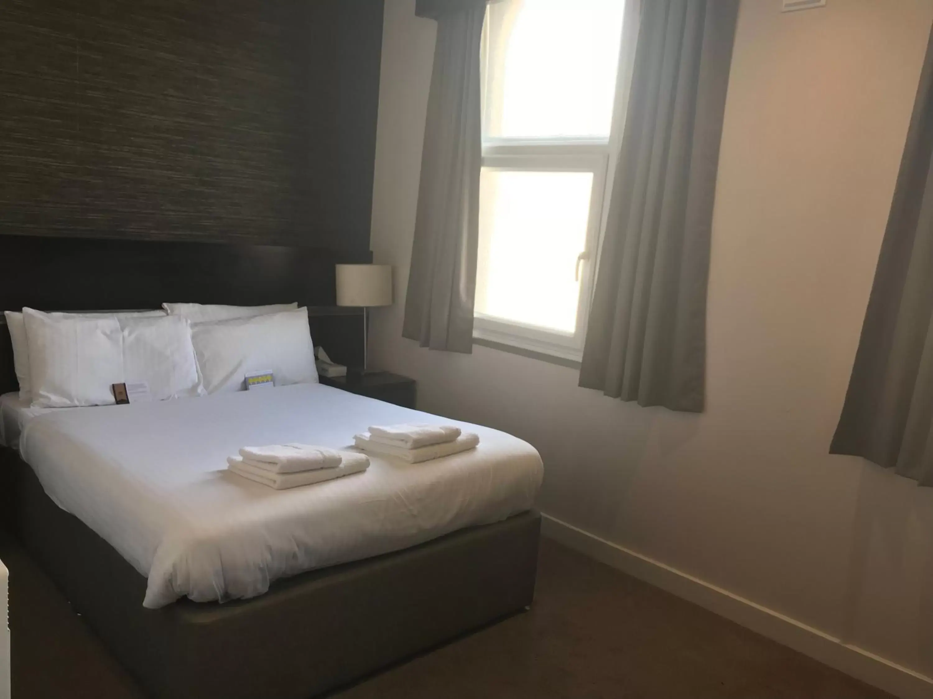 Bedroom, Bed in Hatfield Lodge