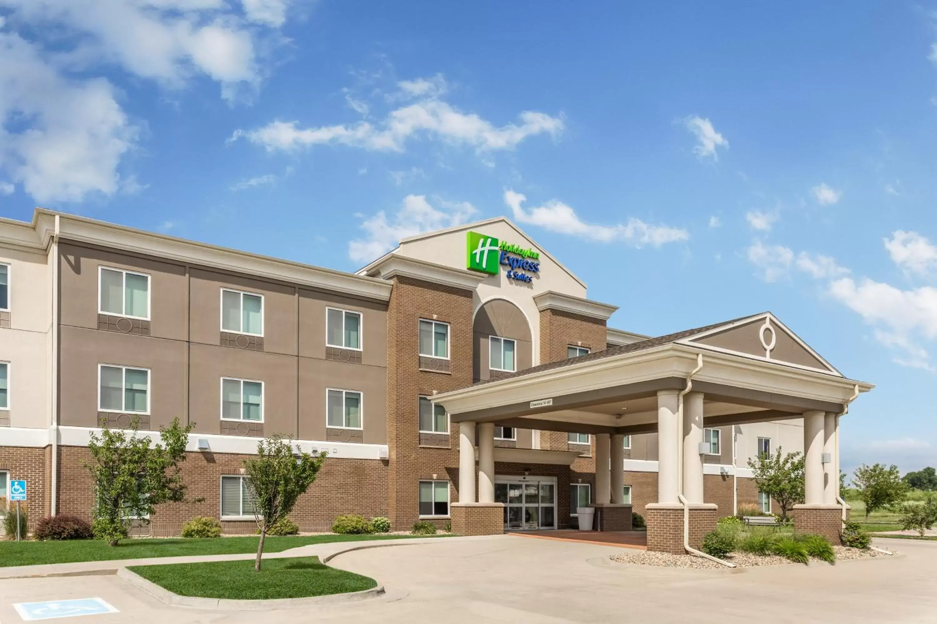 Property Building in Holiday Inn Express - Albert Lea, an IHG Hotel