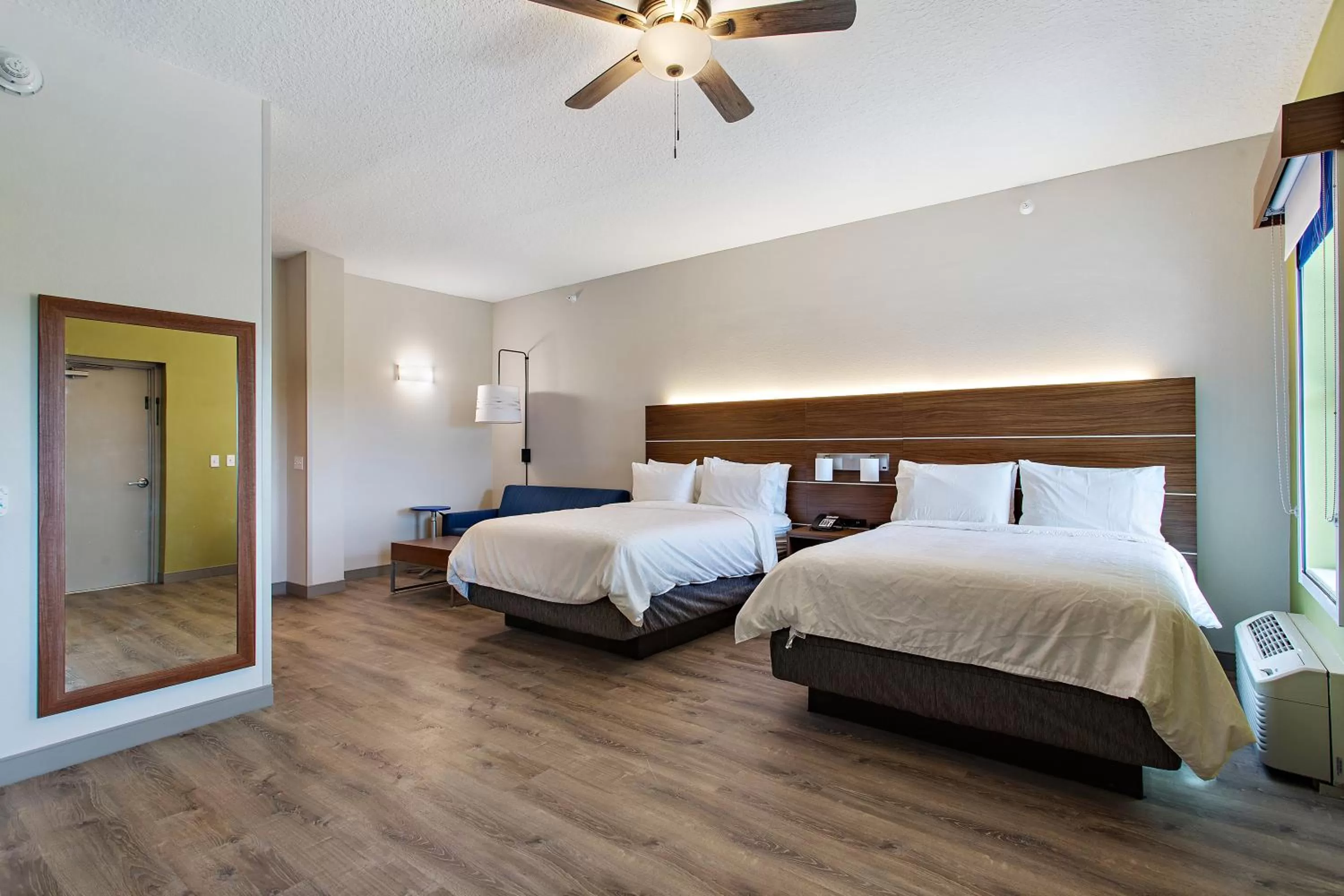 Photo of the whole room, Bed in Holiday Inn Express St. Augustine - Vilano Beach by IHG