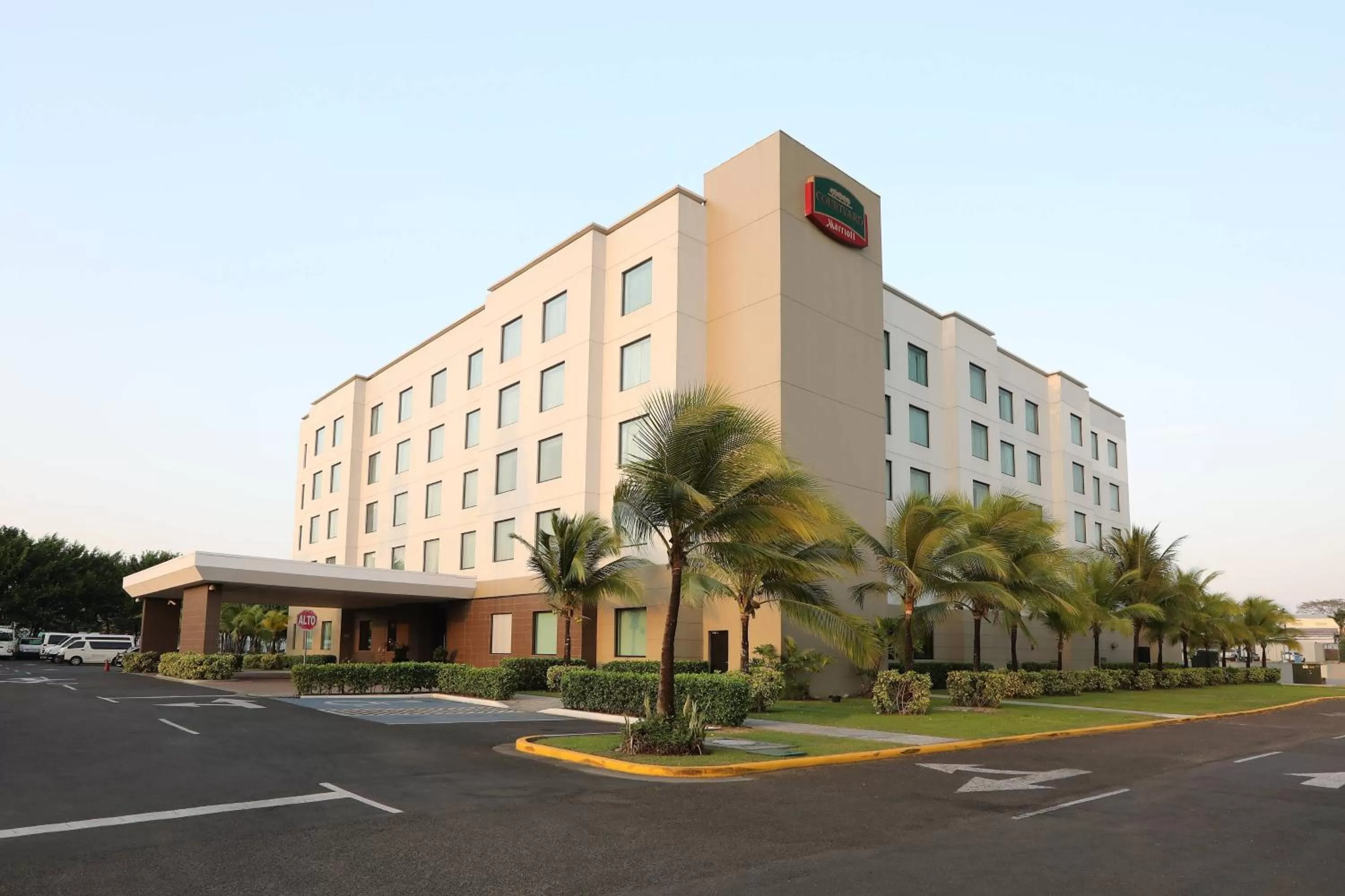 Property building in Courtyard by Marriott Panama Metromall