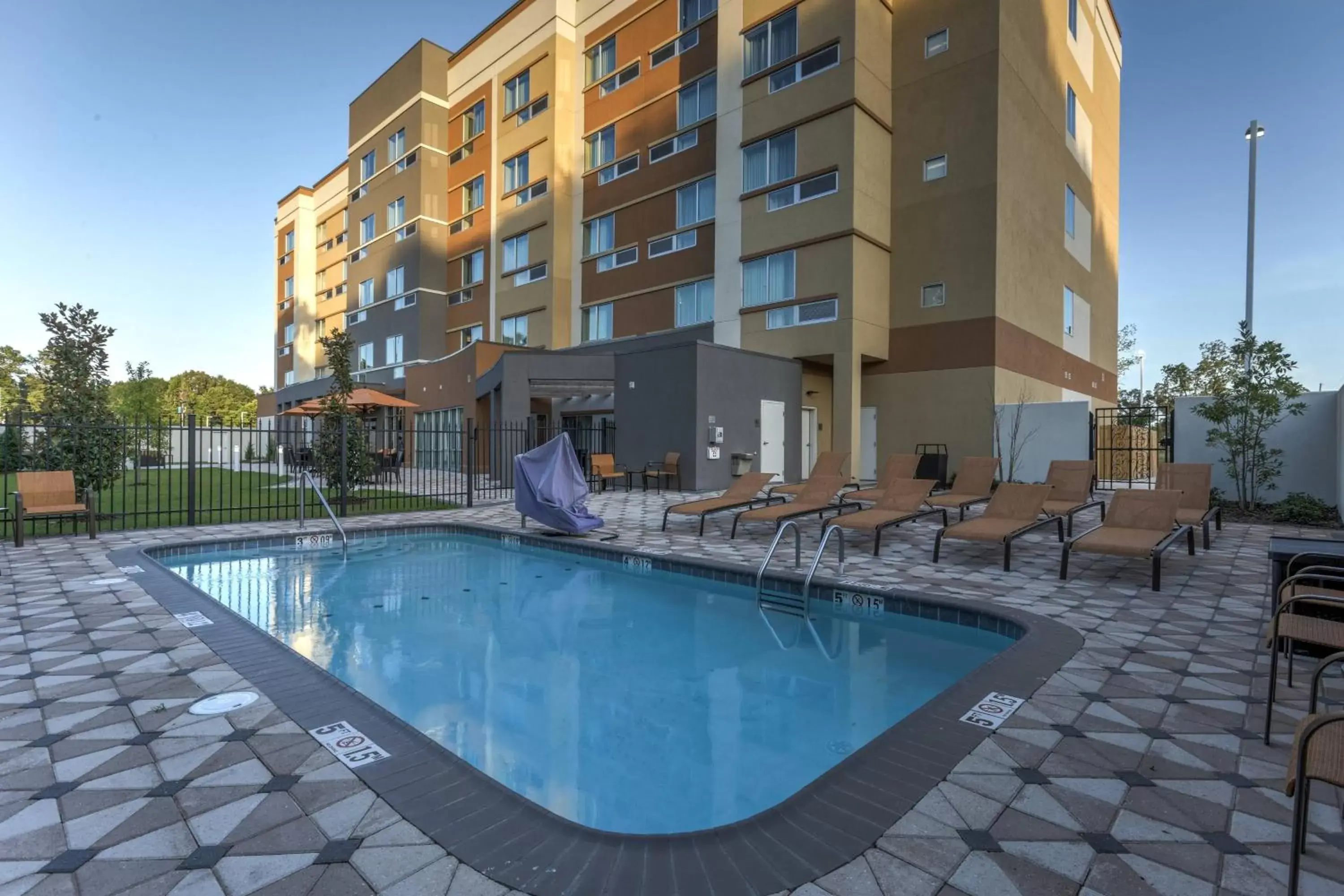 Swimming Pool in Courtyard by Marriott Hammond
