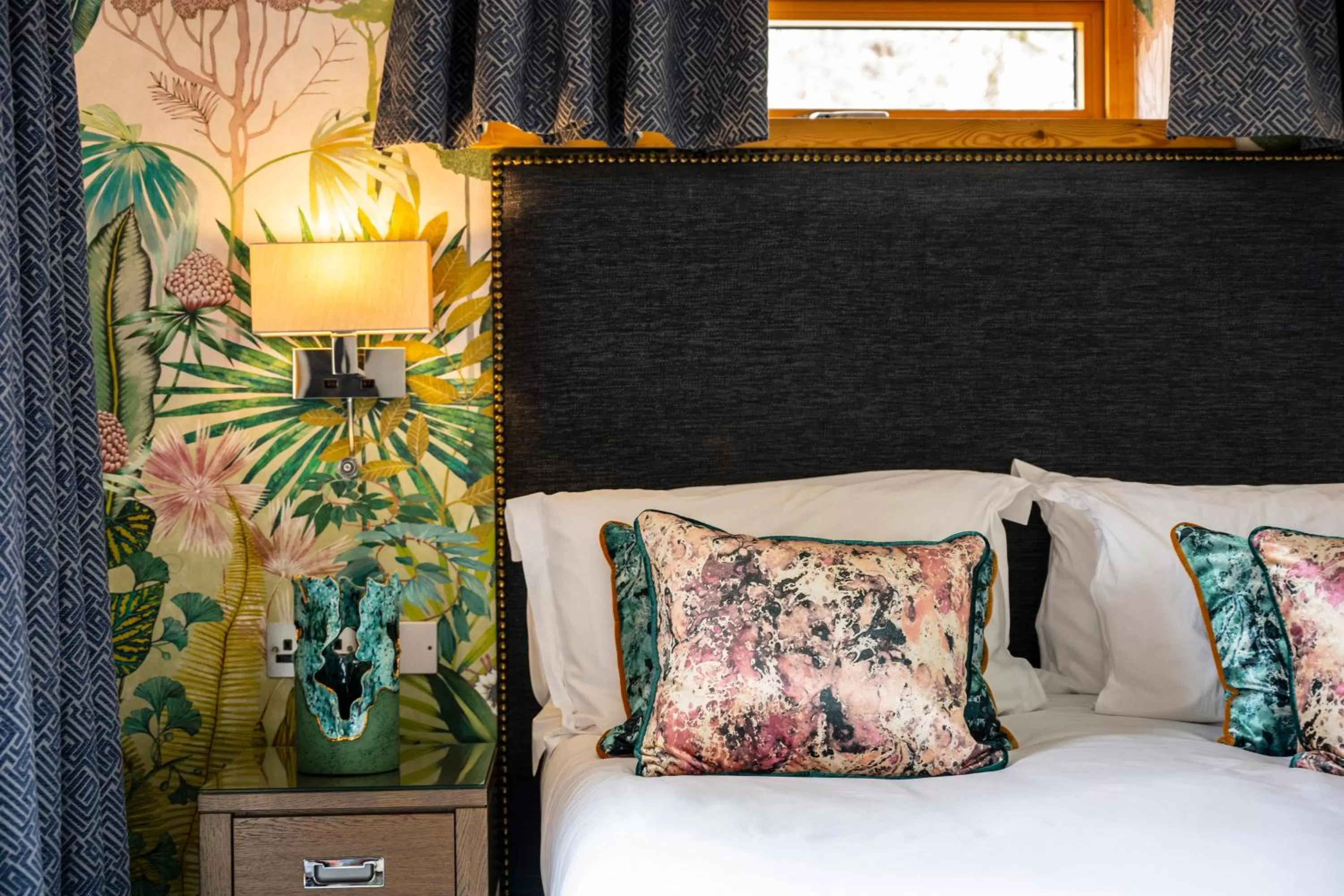 Bedroom, Bed in Skeabost House Hotel