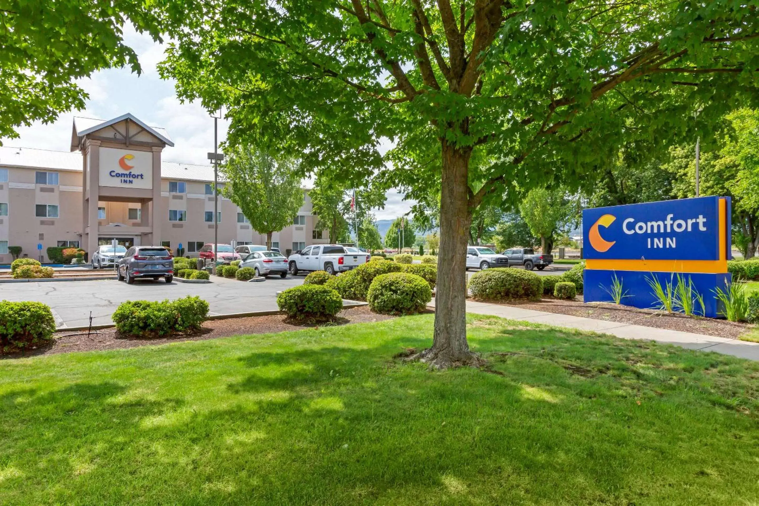 Property Building in Comfort Inn South-Medford