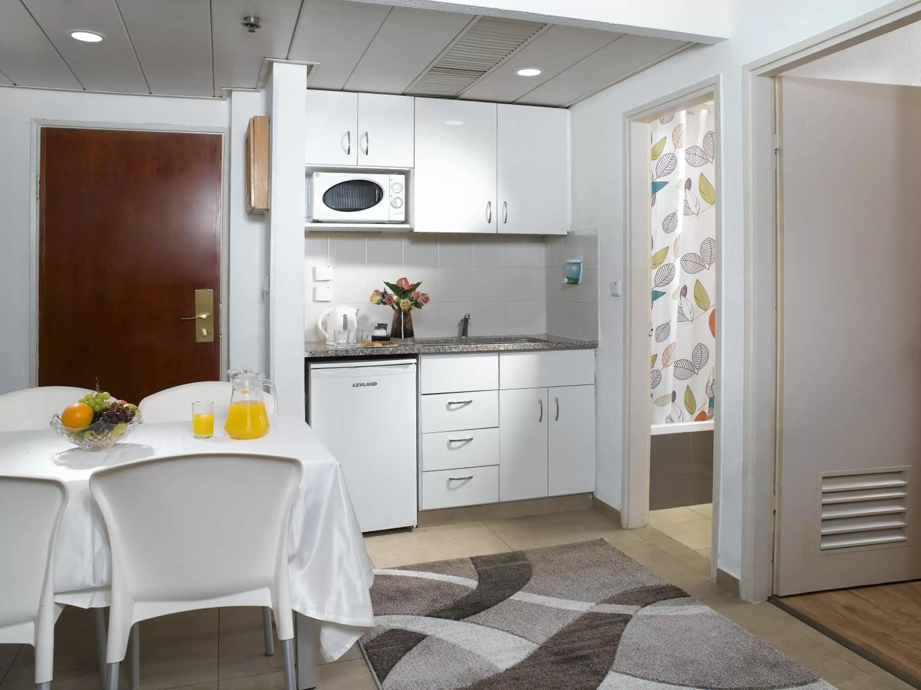 Kitchen or kitchenette, Kitchen/Kitchenette in Lev Yerushalayim Hotel