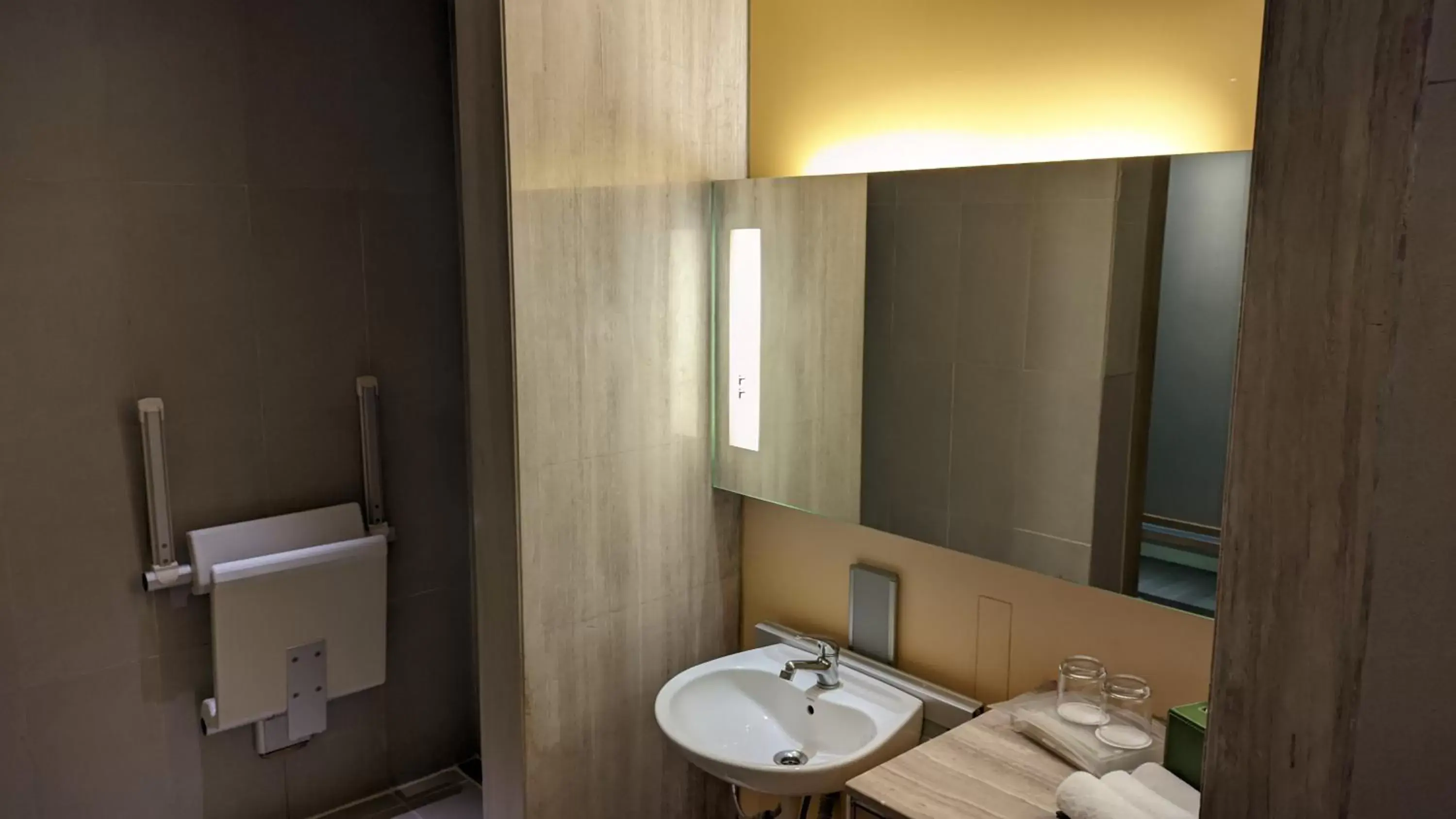 Bathroom in Holiday Inn New Delhi International Airport, an IHG Hotel