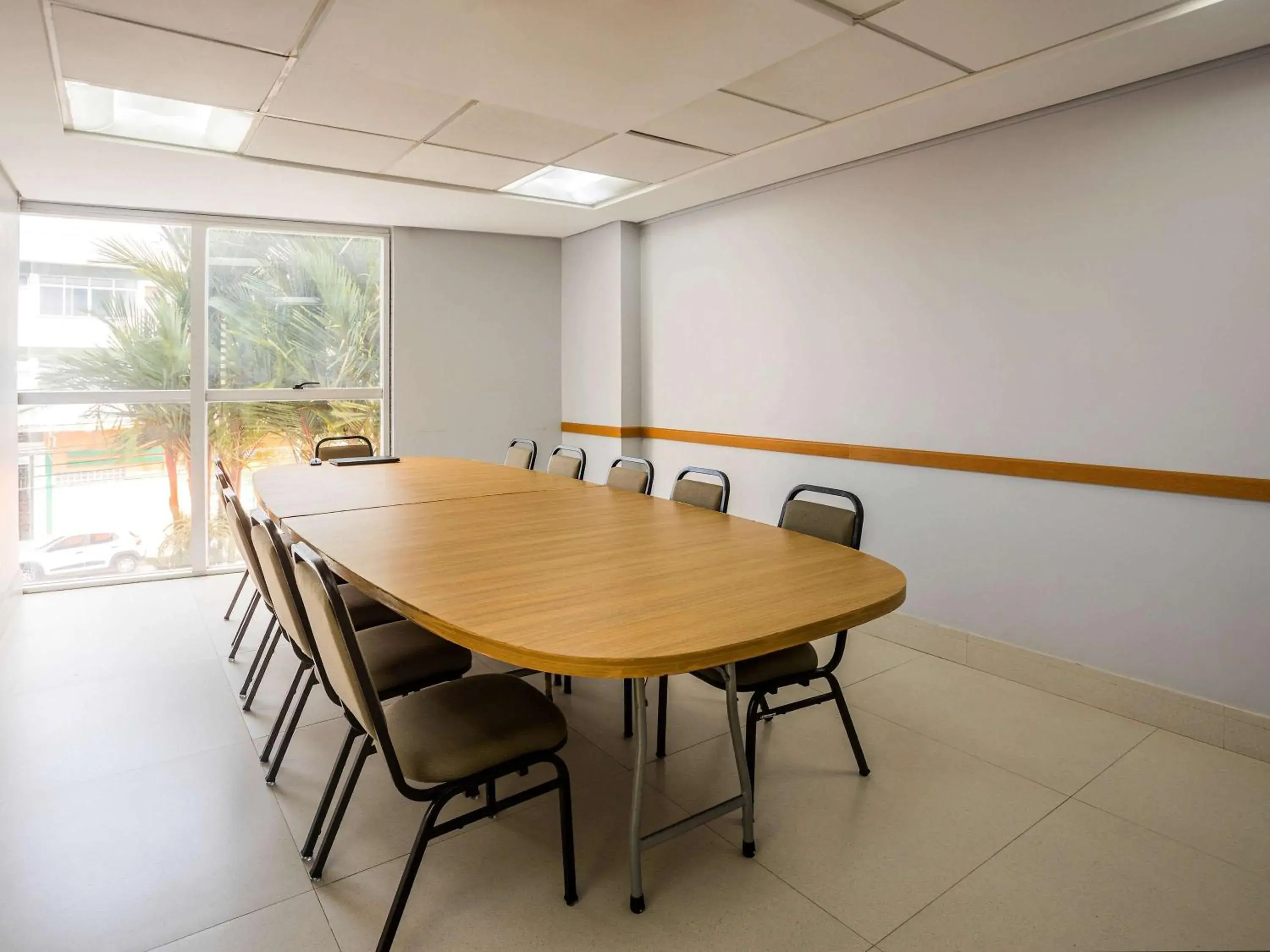 Meeting/conference room in Ibis Styles Belém Hangar