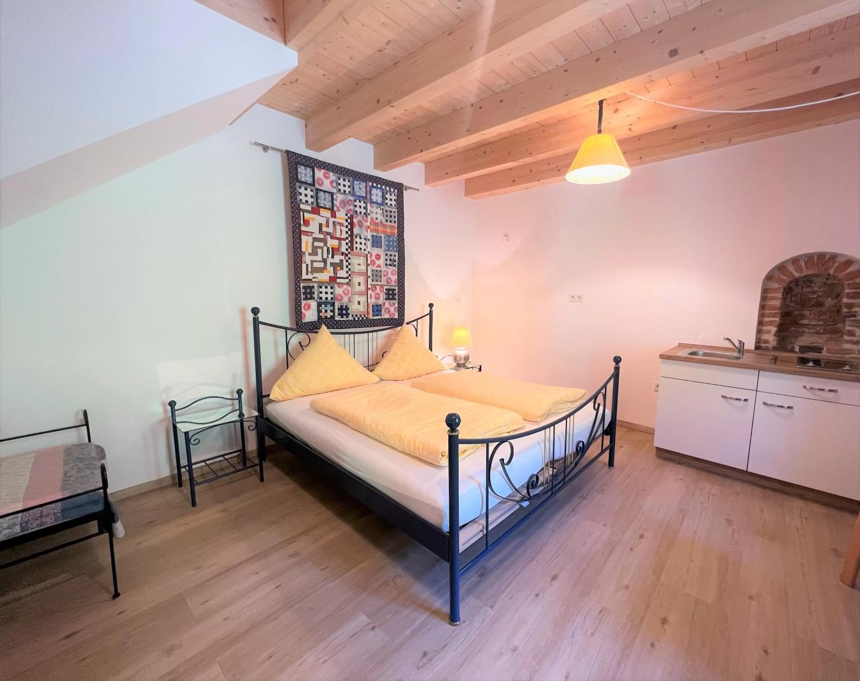 Kitchen or kitchenette, Bed in Sunhill Appartments, klimatisiert