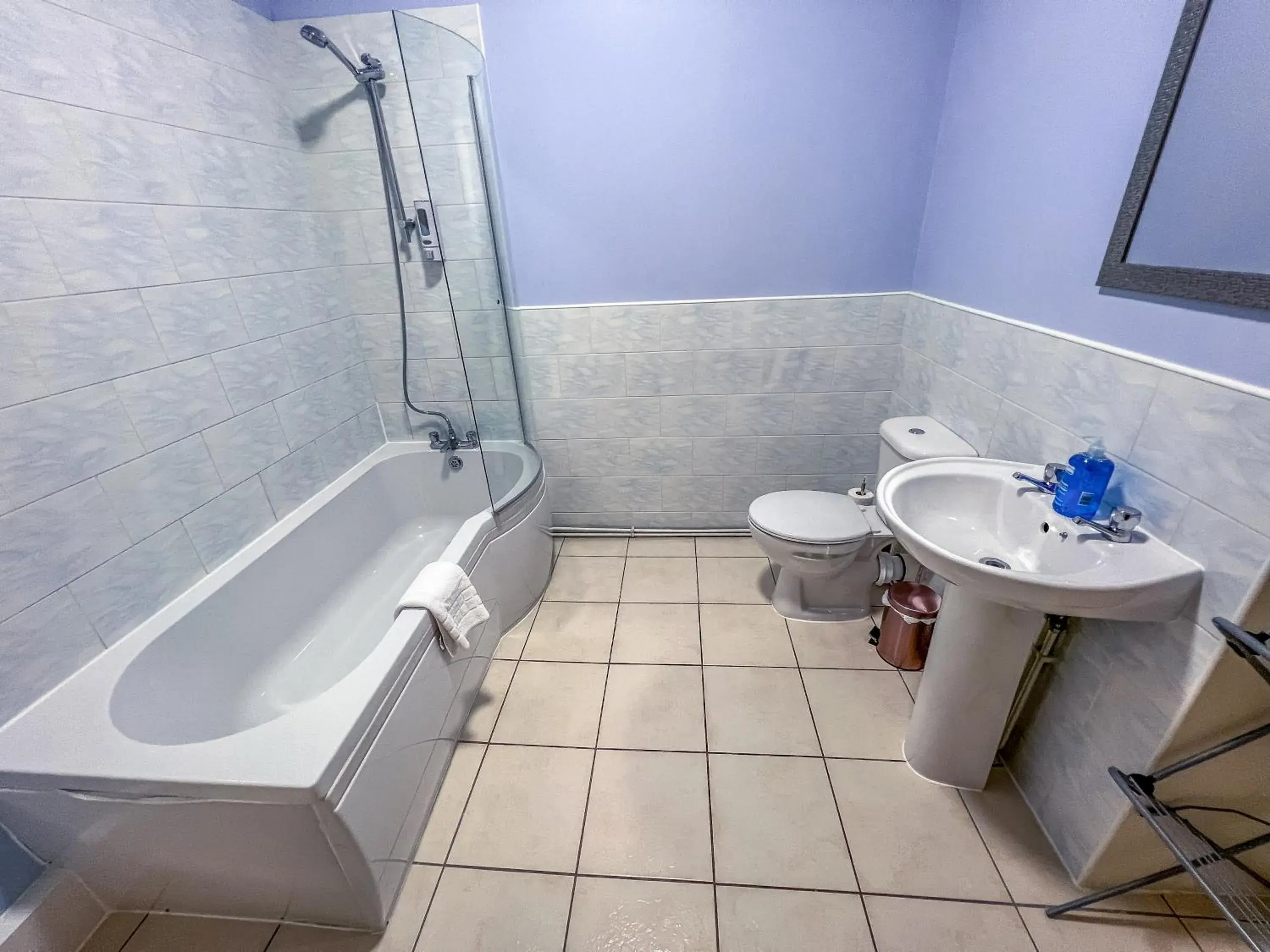 Bathroom in County Hall Apartment Hotel