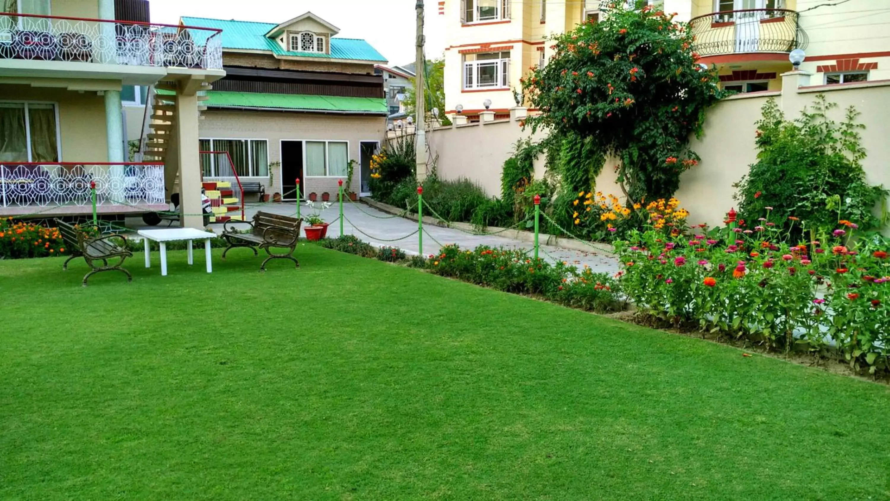 Property building in Ikraam Inn Bed & Breakfast Property building in Ikraam Inn Bed & Breakfast