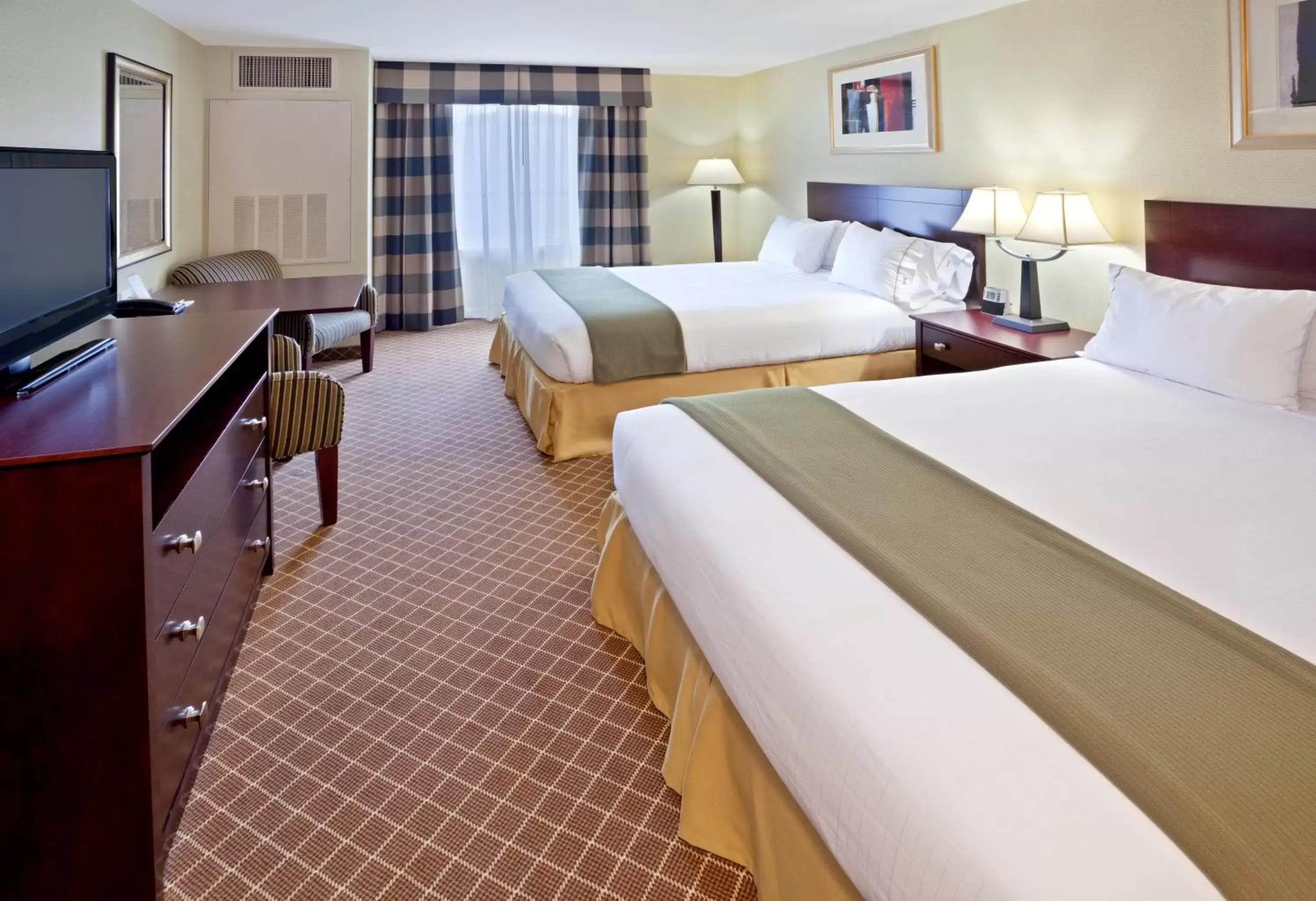 Photo of the whole room, Bed in Holiday Inn Express Hotel & Suites Chehalis - Centralia, an IHG Hotel