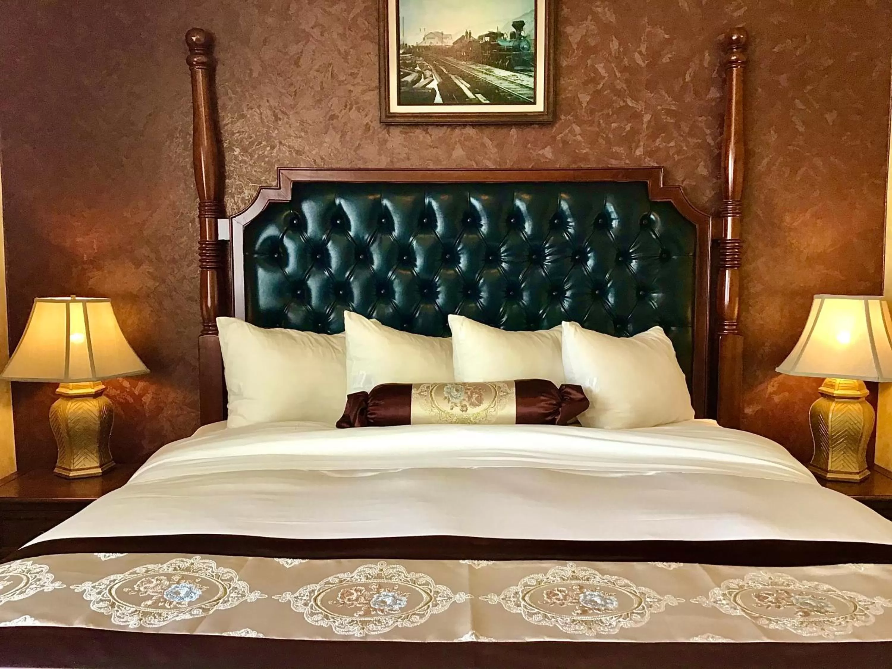 Bed in Eureka Inn, Trademark Collection by Wyndham