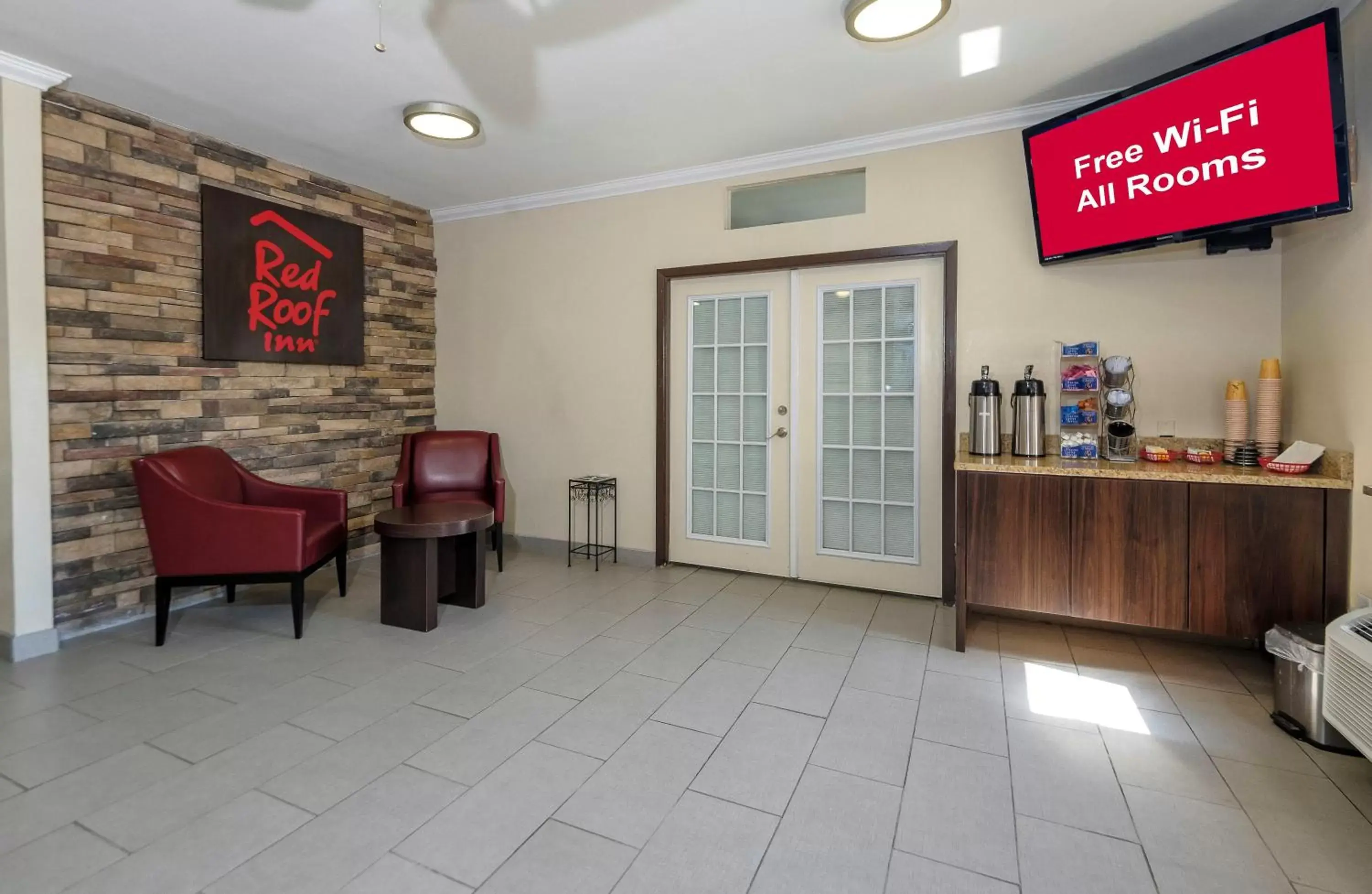 Lobby or reception, Lobby/Reception in Red Roof Inn Arlington - Entertainment District