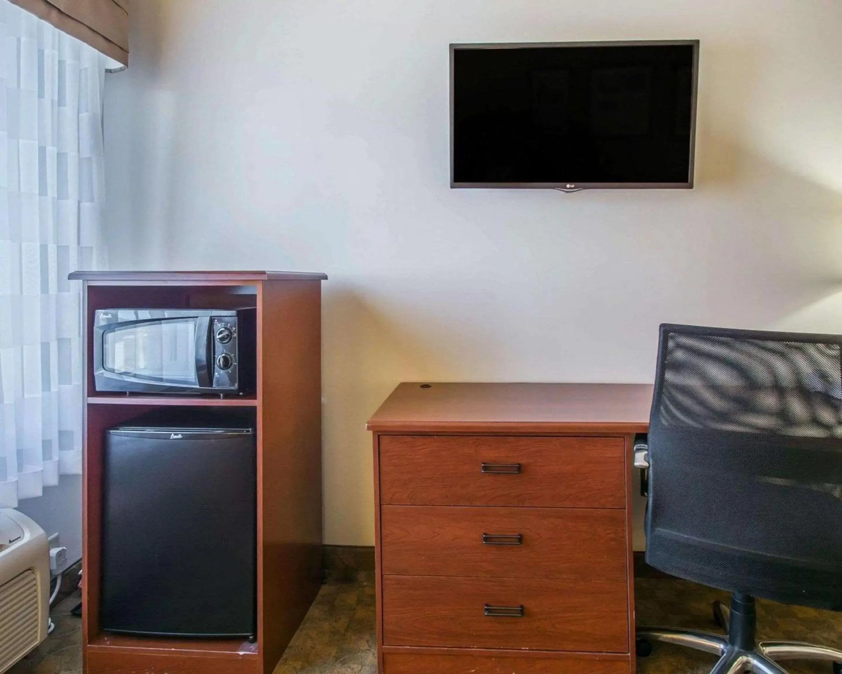 Photo of the whole room, TV/Entertainment Center in Sleep Inn & Suites Panama City Beach