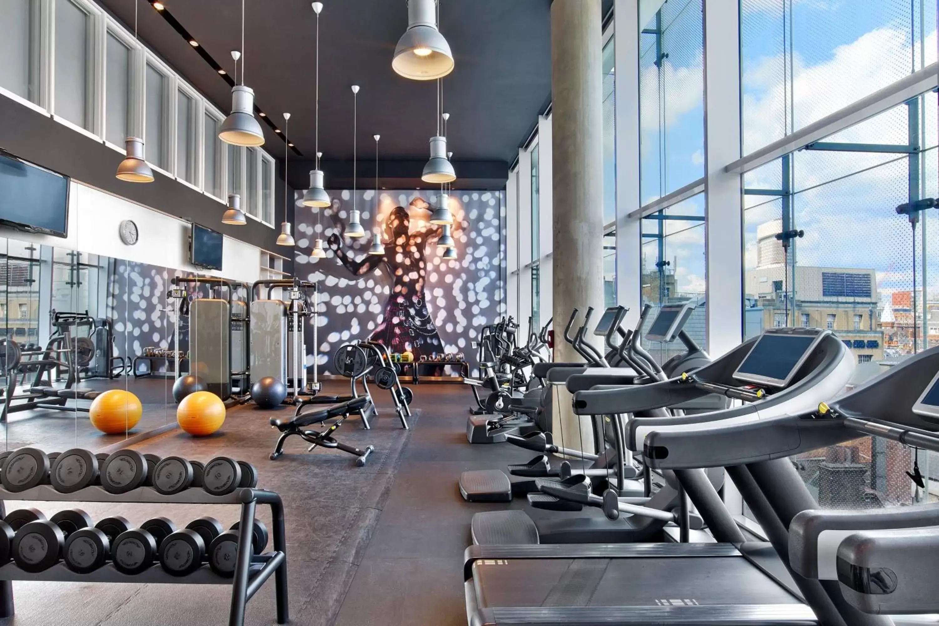 Area and facilities, Fitness Center/Facilities in W London