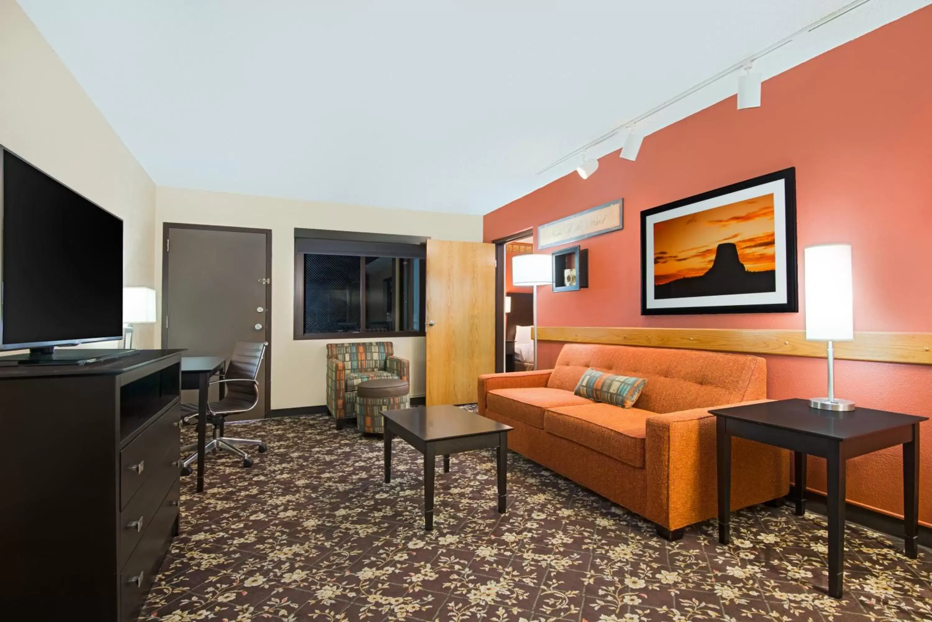TV and multimedia, TV/Entertainment Center in Ramada Plaza by Wyndham Gillette Conference Center