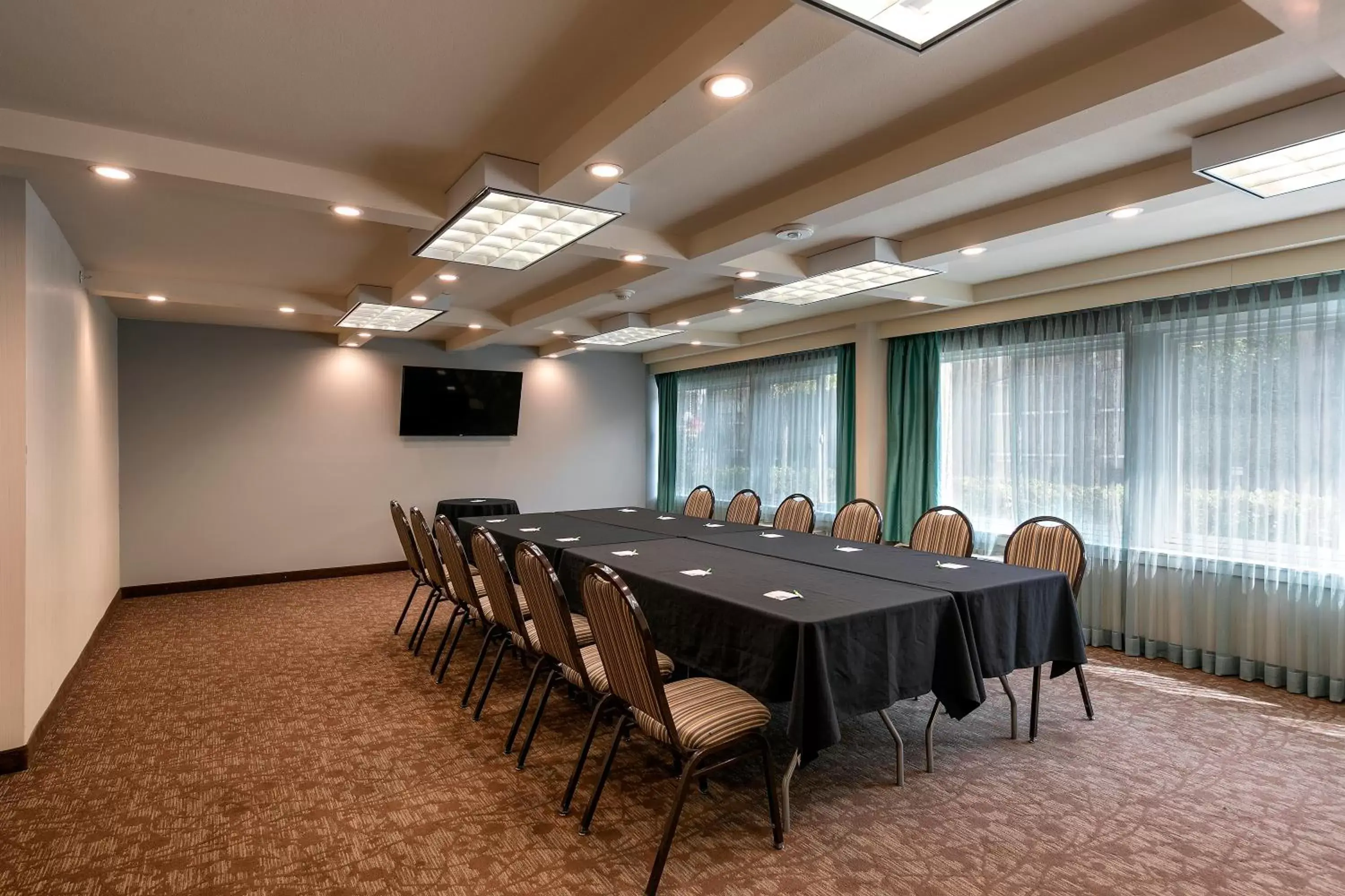 Meeting/conference room in Holiday Inn West Covina, an IHG Hotel