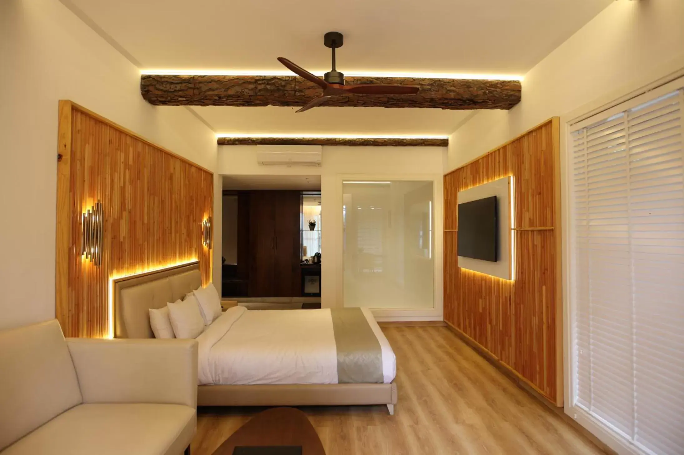 Bedroom, Seating Area in Kasauli Hills Resort